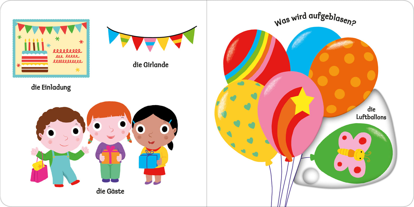 Gezeigt wird eine Innen- oder Zusatzansicht von „Mein erstes Buch vom Geburtstag“. Auf der linken Seite sind bunte Illustrationen zu sehen, darunter eine Einladung mit Geburtstagskuchen und Girlanden in fröhlichen Farben. Drei Kinder mit Geschenken stehen in einer Reihe. Die rechte Seite zeigt eine Gruppe von Luftballons in verschiedenen Farben und Mustern, die eine feierliche Stimmung unterstreichen. Die Schrift ist groß und freundlich, was die Lesbarkeit fördert.