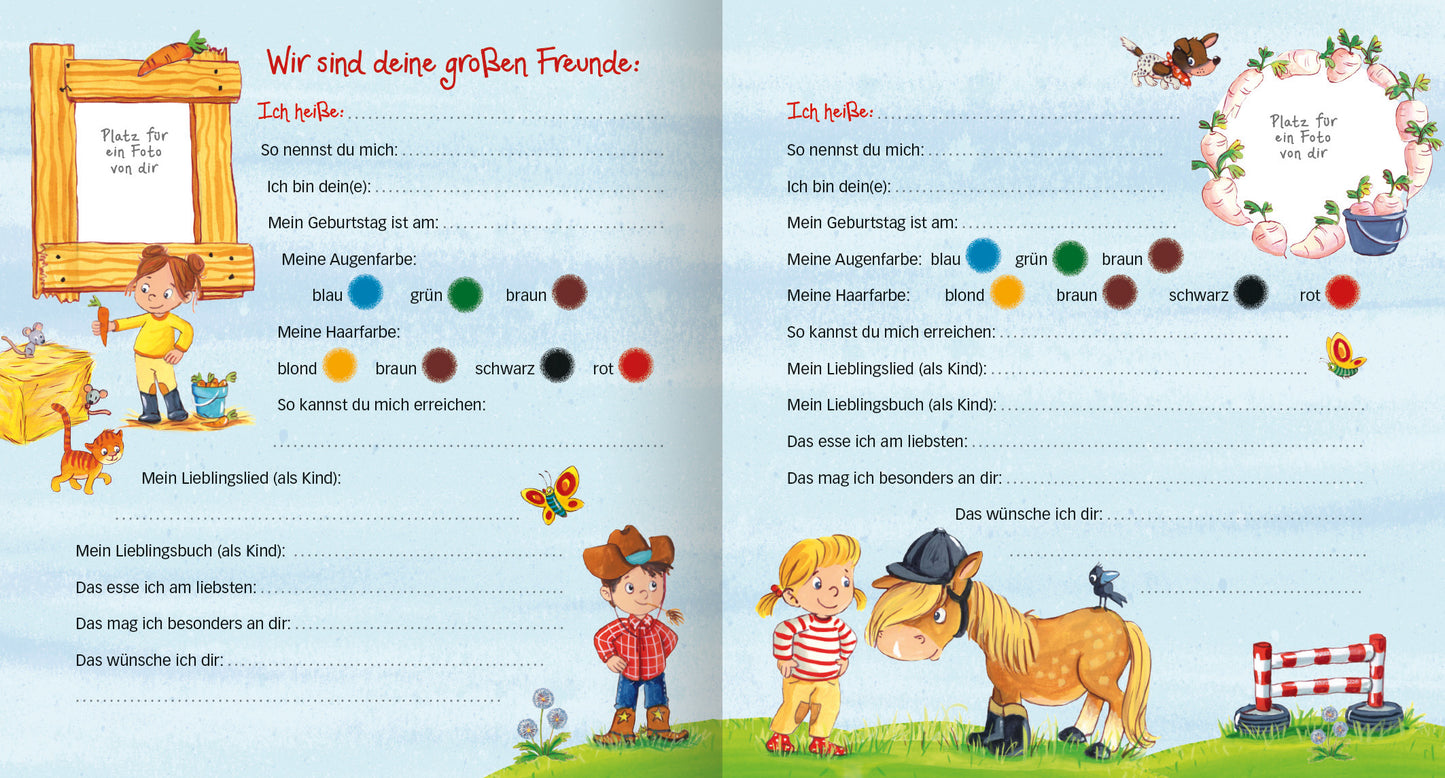 Gezeigt wird eine Innen- oder Zusatzansicht von „Meine Kindergarten-Freunde (Pferde)“. Die Doppelseite enthält eine helle, freundliche Farbgestaltung mit einem blauen Hintergrund. Links befindet sich eine Gestaltung mit einem Rahmen aus einem Holzzaun, in dem ein kleines Kind mit einer roten Kappe steht. Rechts ist ein fröhliches Pferd abgebildet. Bunte Elemente wie Blumen und ein Schmetterling verleihen der Seite Lebendigkeit. Die Schrift ist klar, mit roten und blauen Akzenten, und...