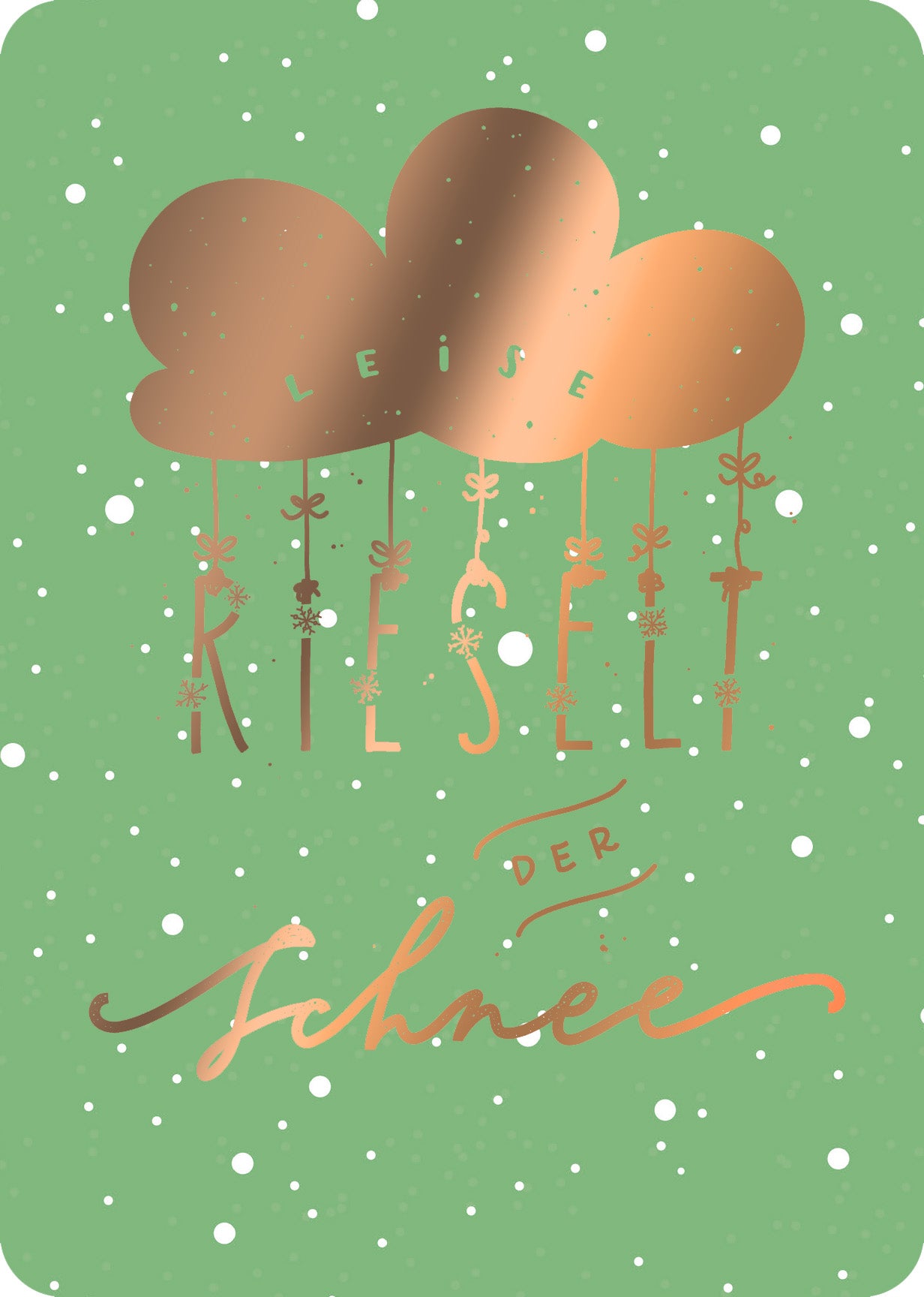 Gezeigt wird eine Innen- oder Zusatzansicht von „Schnee ist auch nur Konfetti aus den Wolken“. Der Hintergrund ist in einem sanften Grün gehalten. In der Mitte befindet sich eine stilisierte Wolke in einem schimmernden Roségold, darunter steht der Text „LEISE RIESELT DER“ in einer eleganten, verspielten Typografie in Roségold. Die gesamte Gestaltung wird von kleinen Schneeflocken ergänzt, die auf die winterliche Thematik hinweisen.