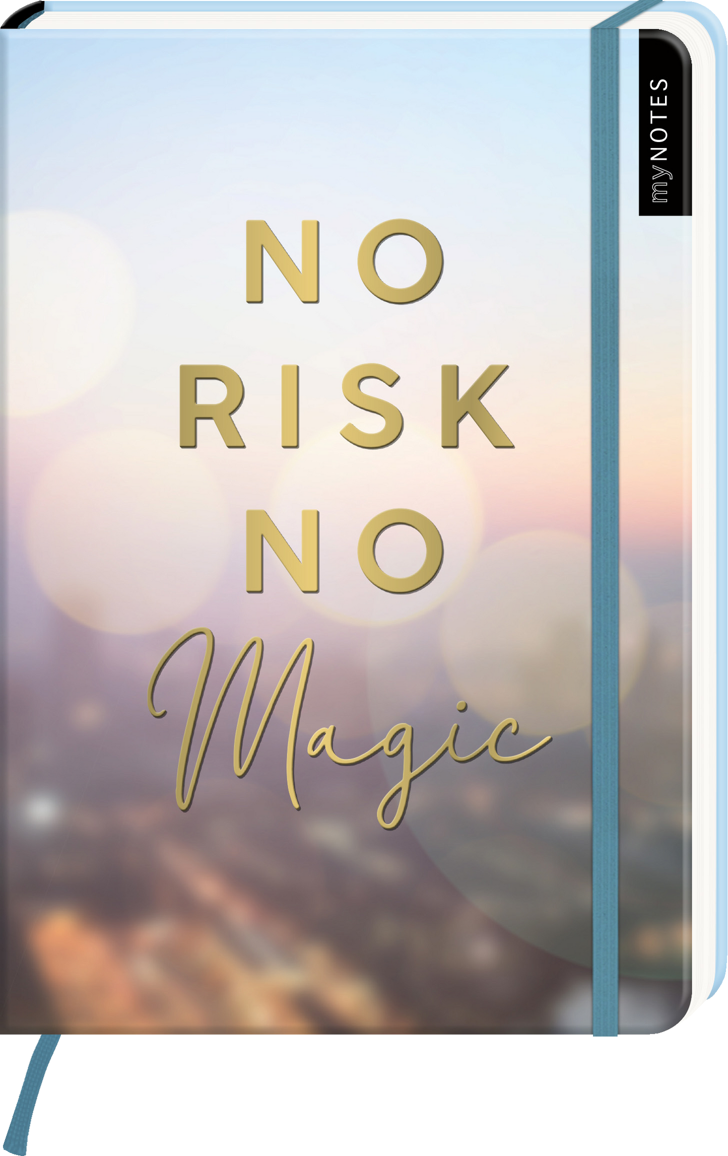 Der Buchcover-Hintergrund zeigt sanfte Farbverläufe in Pastelltönen, die an einen Sonnenaufgang erinnern. Mittig steht in großen, goldenen Buchstaben der Schriftzug „NO RISK NO“ und darunter elegant in geschwungener Schrift „Magic“. Der Gesamtlook vermittelt eine inspirierende und positive Atmosphäre. Oben rechts befindet sich ein kleiner schwarzer Bereich mit dem Text „myNOTES“. Ganz unten mittig steht der Logoschriftzug von arsEdition.