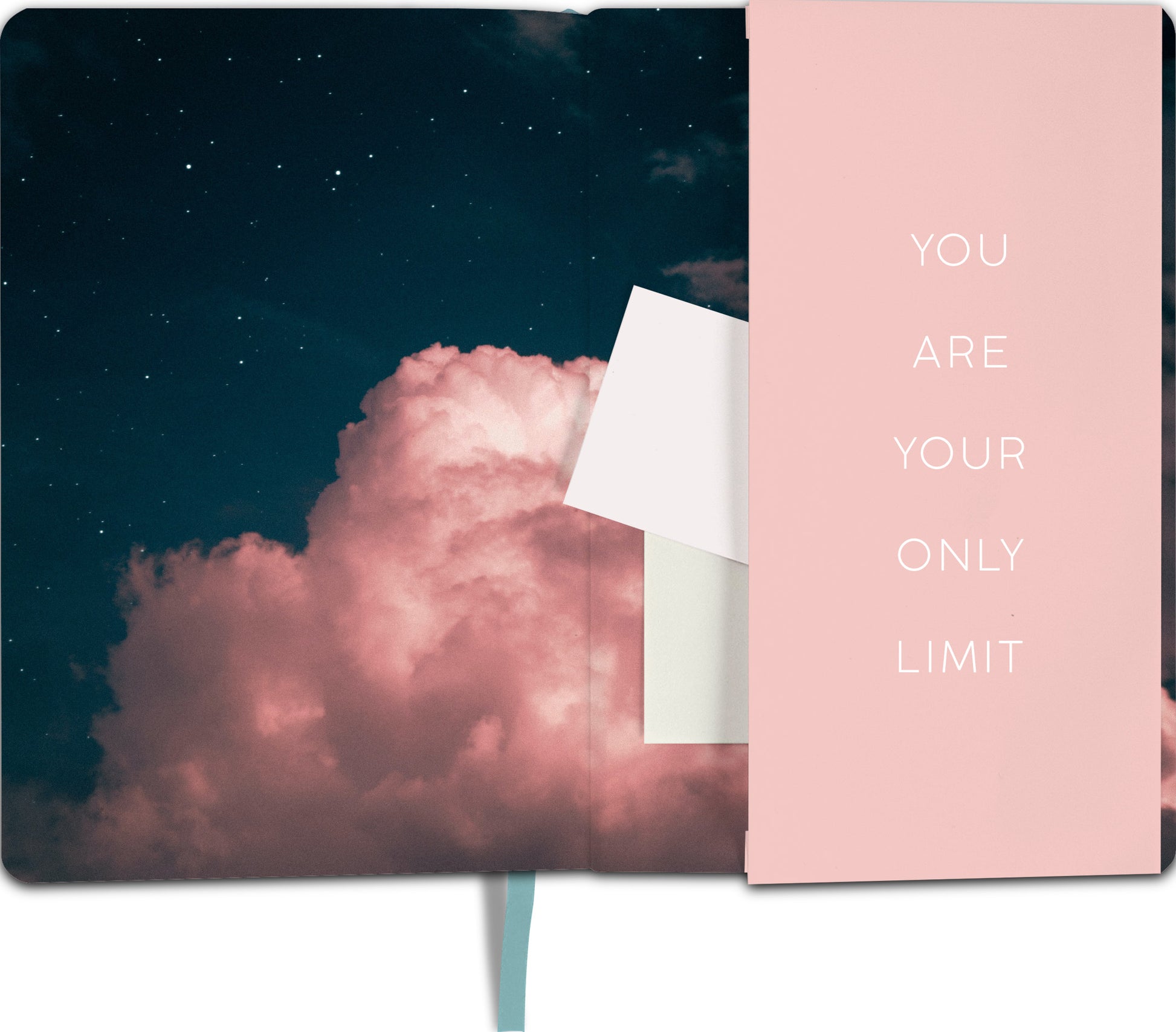 Gezeigt wird eine Innen- oder Zusatzansicht von „myNOTES Notizbuch A5: Dream Big“. Die Seite zeigt eine stimmungsvolle, dunkelblaue Hintergrundfarbe mit wolkenähnlichen, rosa Akzenten. Auf der pinken Innenseite befindet sich die Aufschrift „YOU ARE YOUR ONLY LIMIT“ in klarer, weißer Typografie. Ein Blickfang ist das eingefügte, weiße Lesezeichen, das sich harmonisch in das Design einfügt und den inspirierenden Charakter des Notizbuchs unterstreicht.