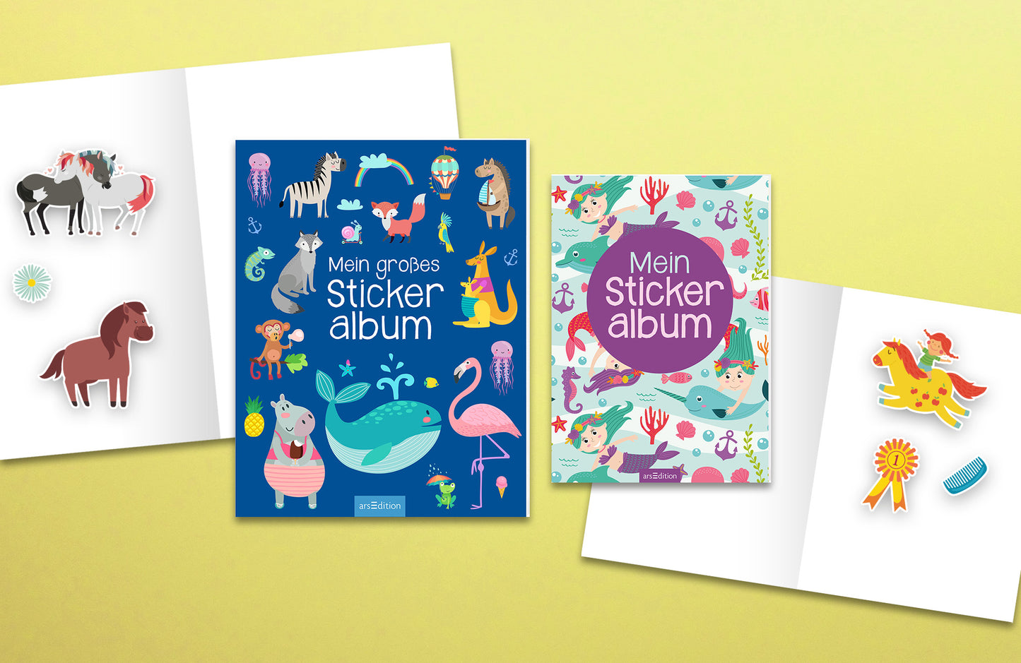 Gezeigt wird eine Innen- oder Zusatzansicht von „Mein großes Stickeralbum – Tiere“. Die Ansicht zeigt ein farbenfrohes Design mit zahlreichen Tierillustrationen in lebendigen Farben wie Blau, Rosa und Grün. Zentral platziert ist der Titel „Mein großes Stickeralbum“ in großer, verspielter Typografie. Neben dem Titel sind verschiedene Sticker, darunter Pferde, Flamingos und Fische, abgebildet, die zum Sammeln und Gestalten anregen.