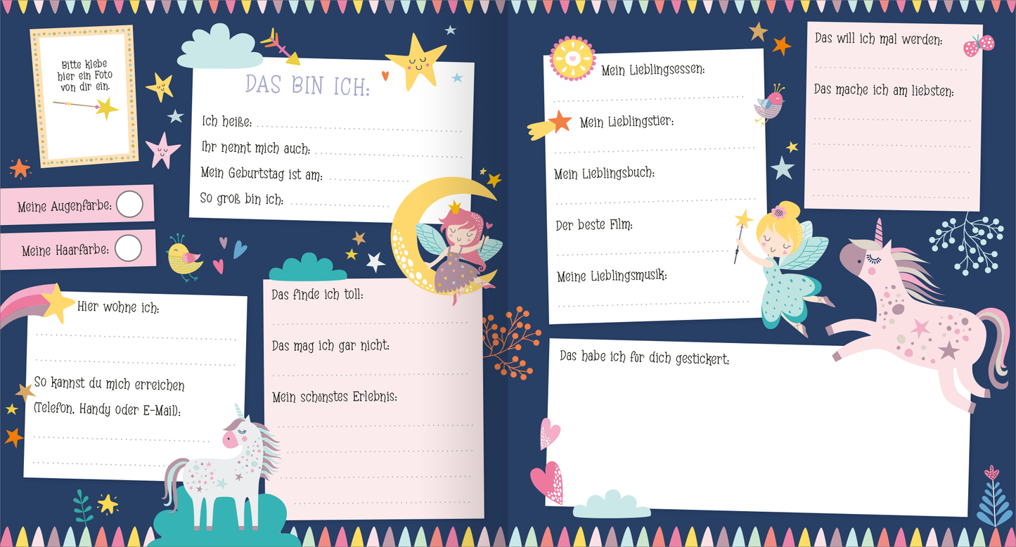 Gezeigt wird eine Innenansicht von „Alle meine Freunde – Feen | Mit über 300 Stickern“. Die Seite hat einen tiefblauen Hintergrund, auf dem bunte Illustrationen von Feen, Einhörnern und Wolken zu sehen sind. Es sind verschiedene Textfelder für persönliche Angaben in Rosa und Weiß gestaltet, unter anderem betitelt mit „DAS BIN ICH“. Die Schrift ist verspielt und groß, ergänzt durch dekorative Sterne und kleine Vögel. Diese Elemente schaffen eine fantasievolle und einladende...