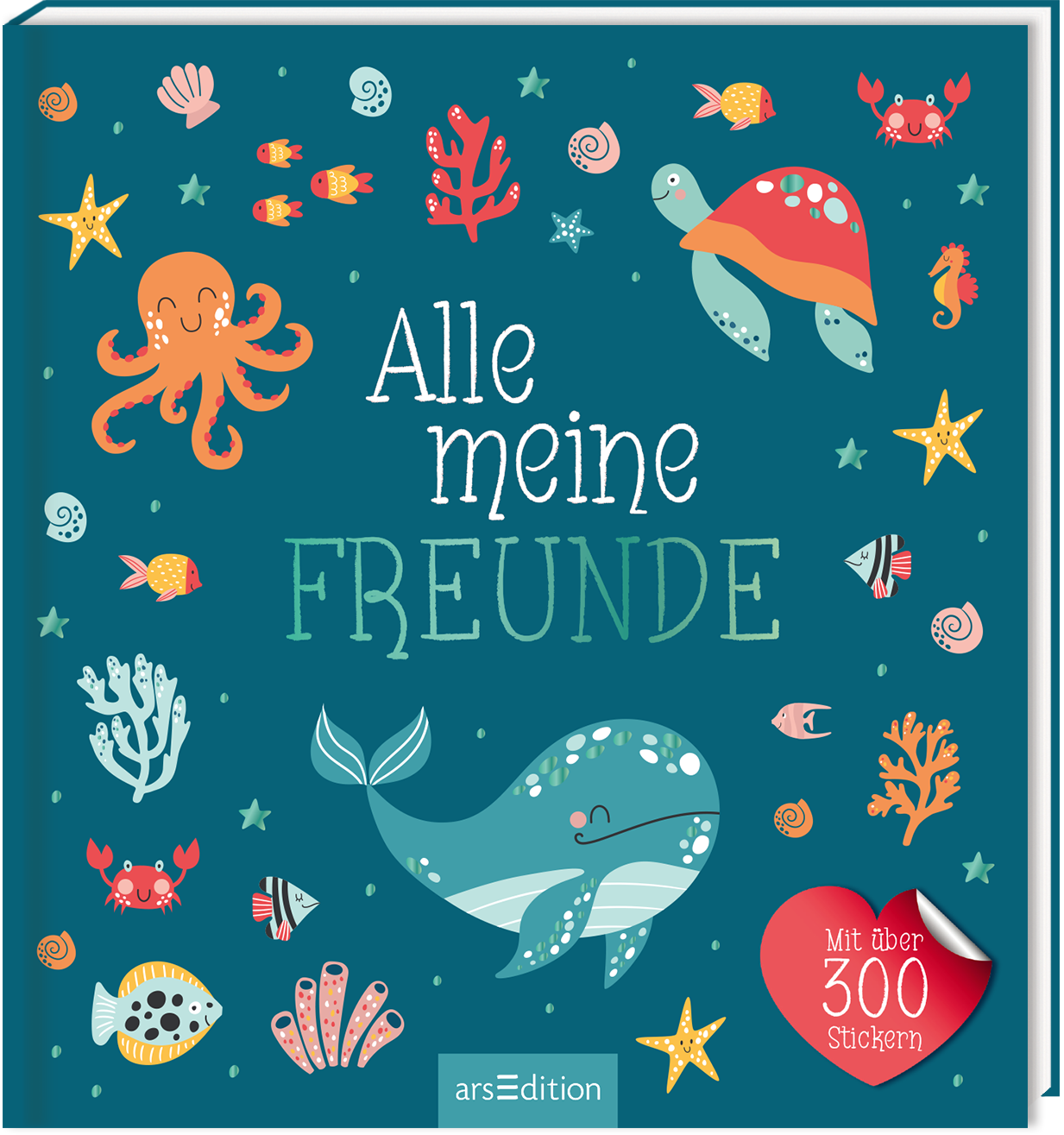Auf einem tiefblauen Hintergrund sind bunte, niedliche Meeresbewohner wie ein Oktopus, eine Schildkröte und ein Wal sowie farbenfrohe Korallen und Fische zu sehen. Der Titel „Alle meine FREUNDE“ ist in verspielter Schrift in der Mitte platziert, wobei „FREUNDE“ größer und auffälliger ist. In einem roten Herz befindet sich der Hinweis „Mit über 300 Stickern“. Ganz unten mittig steht der Logoschriftzug von arsEdition.
