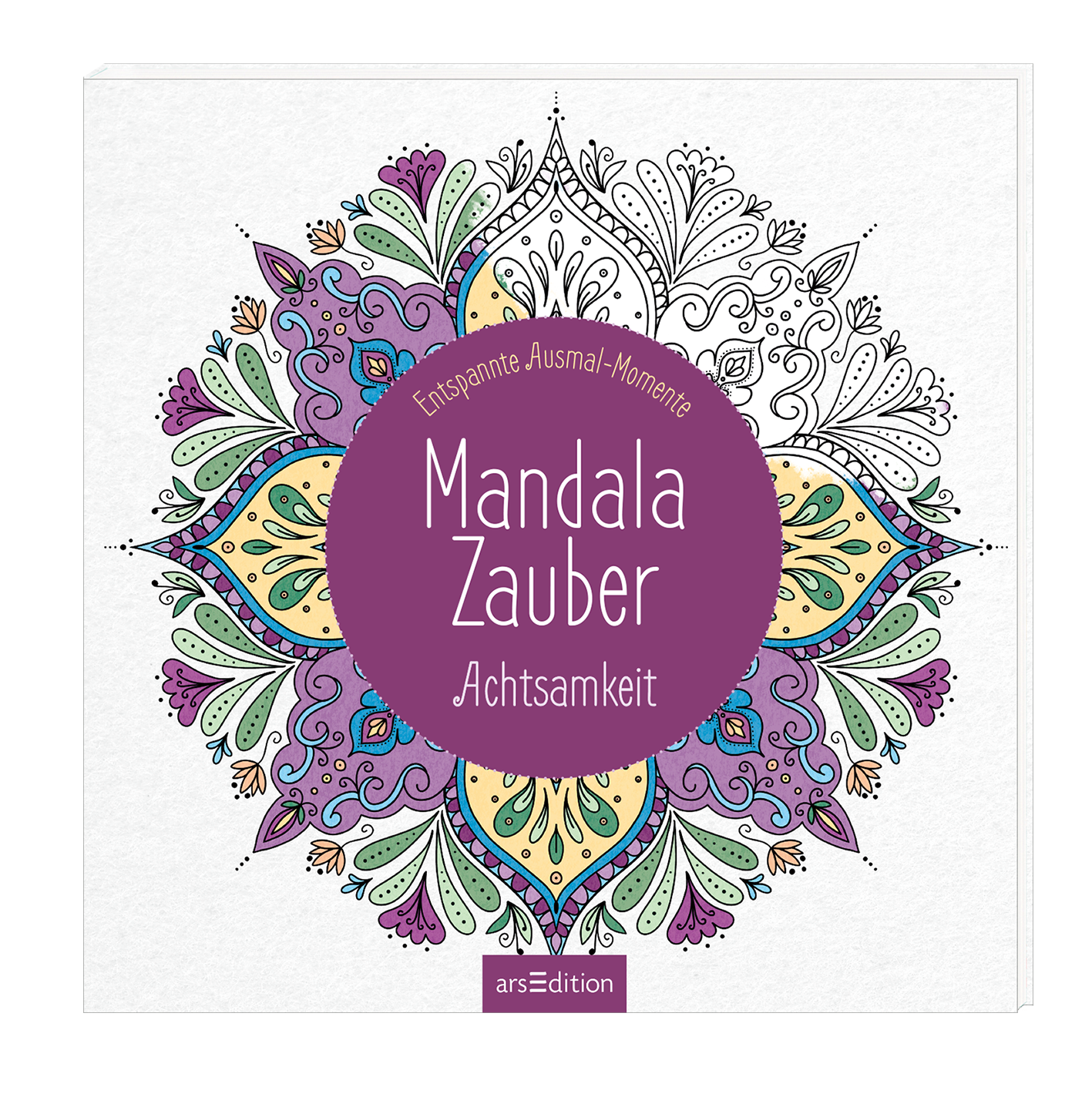 Das dreidimensionale Buchcover zeigt ein farbenfrohes Mandala in Lilatönen sowie lebendigem Gelb und Grün, das sich harmonisch auf einem hellen Hintergrund entfaltet. In der Mitte des Covers steht der Titel „Mandala Zauber“ in schlichter, weißer Schrift, ergänzt durch den Untertitel „Achtsamkeit“. Darüber ist der Schriftzug „Entspannte Ausmal-Momente“ in geschwungener Schrift angeordnet. Ganz unten mittig steht der Logoschriftzug von arsEdition.