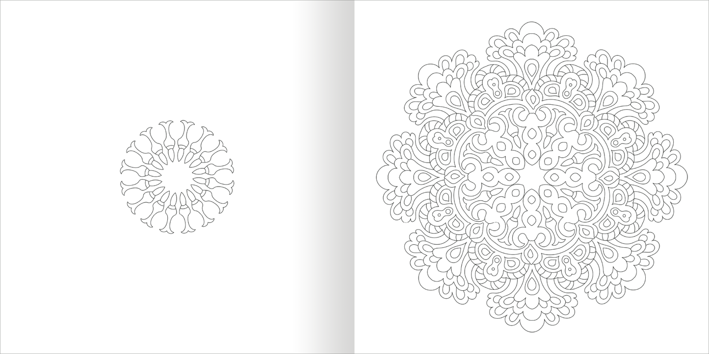 Gezeigt wird eine Innen- oder Zusatzansicht von „Mandala-Zauber – Gelassenheit“. Die linke Seite zeigt ein kleines, kreisförmiges Mandala mit einfachen, fließenden Linien. Die rechte Seite präsentiert ein großes, detailliertes Mandala, das reich verziert ist und symmetrische Motive aufweist. Die Zeichnungen sind in feinem, schwarz-weißem Kontrast gehalten, was Ruhe und Harmonie ausstrahlt.
