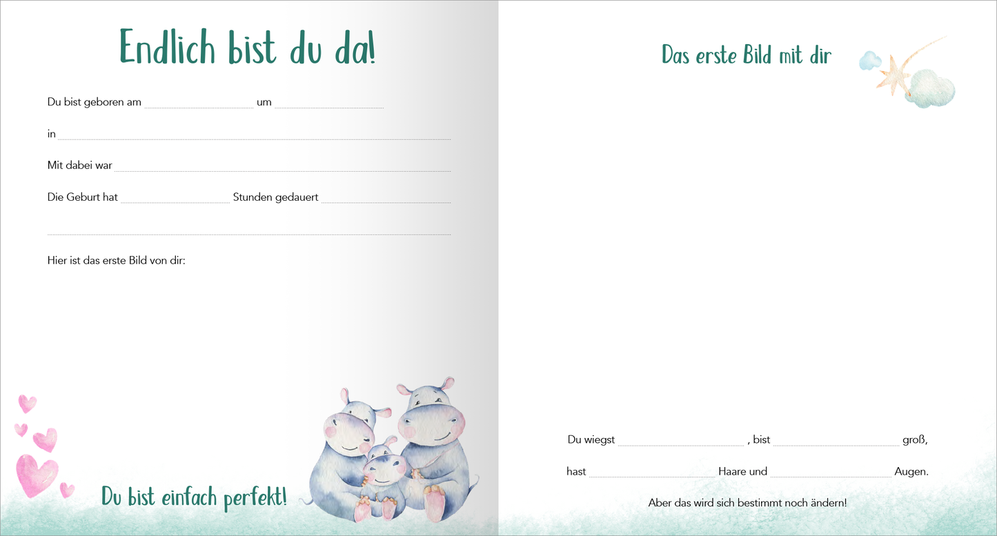Gezeigt wird eine Innenansicht von „Mein Babyalbum“. Auf der linken Seite befindet sich der Titel „Endlich bist du da!“ in verspielter, grüner Schrift. Darunter sind leere Felder für Angaben zur Geburt des Kindes. Illustrationen von zwei niedlichen Nilpferden mit Herzen umgeben den Text. Die rechte Seite trägt die Überschrift „Das erste Bild mit dir“ und enthält ebenfalls leere Felder für Informationen über das Baby. Sanfte, pastellfarbene Akzente schaffen eine einladende...
