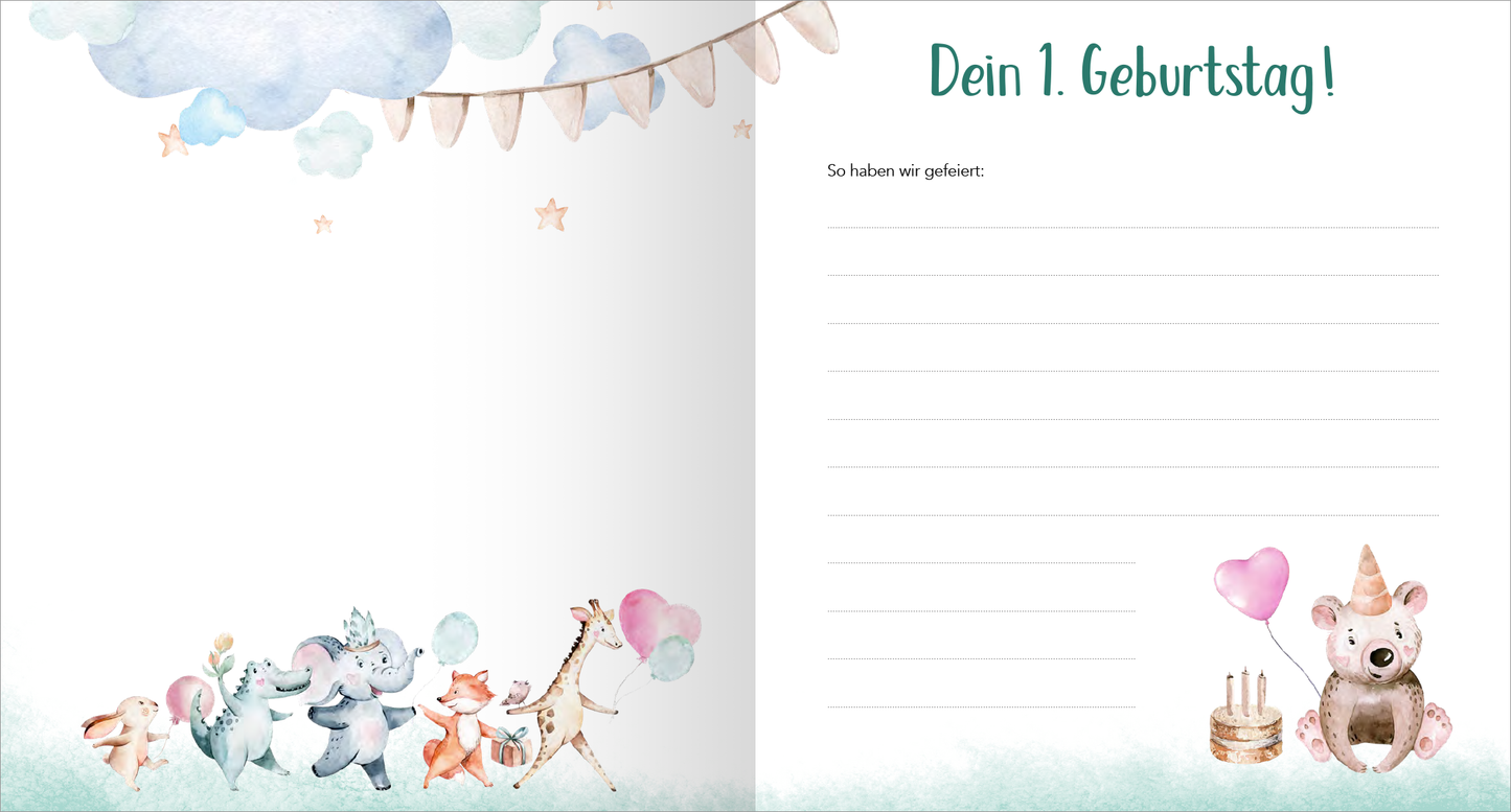 Gezeigt wird eine Innen- oder Zusatzansicht von „Mein Babyalbum“. Die Seite ist sanft in Pastellfarben gestaltet, mit einem hellen Hintergrund und dekorativen, wolkenartigen Elementen in Blau. Unten sind lustige Tierillustrationen, darunter ein Elefant, eine Giraffe und ein Fuchs, die bunte Luftballons halten. Oben links steht in freundlicher Schrift „Dein 1. Geburtstag!“, während rechts ein freies Textfeld für Notizen vorhanden ist. Die Gestaltung ist kinderfreundlich und einladend.