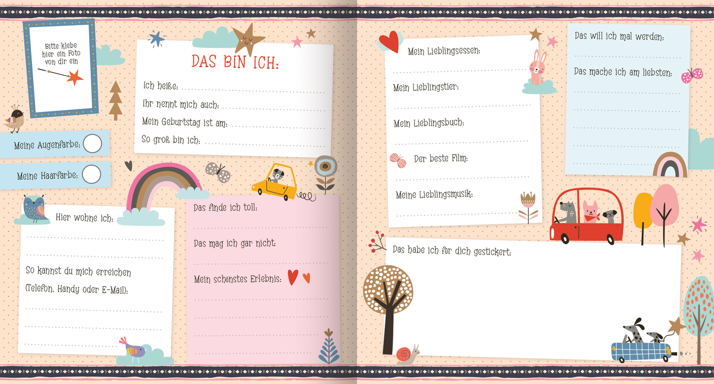 Gezeigt wird eine Innenansicht von „Alle meine Freunde – Fahrzeuge | Mit über 300 Stickern“. Die doppelseitige Gestaltung enthält bunte Illustrationen von Fahrzeugen, Tieren und Naturmotiven. Auf einem hellen, pastellfarbenen Hintergrund sind Textfelder mit klarer, gut leserlicher Schrift in verschiedenen Farben platziert. Auf der linken Seite befindet sich ein Feld mit der Aufschrift „DAS BIN ICH“ in roter Schrift. Auf beiden Seiten sind weitere linierte Textfelder mit Fragen zur...