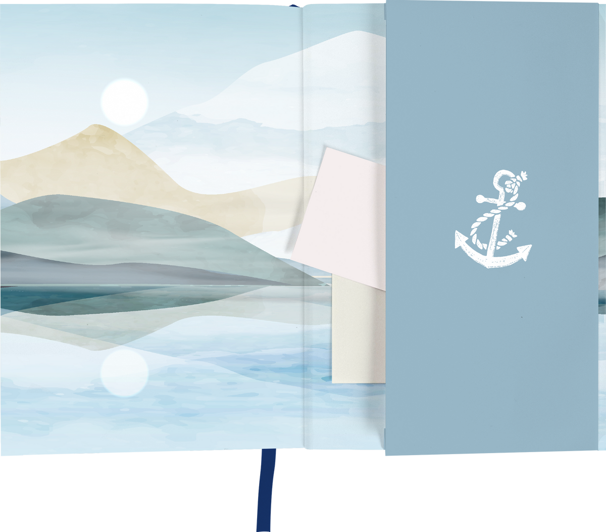 Gezeigt wird eine Innen- oder Zusatzansicht von „myNOTES Notizbuch A5: Meer“. Die Ansicht zeigt eine sanfte Farbpalette in Blau, Beige und Weiß, die an eine maritime Landschaft erinnert. Auf der linken Seite befindet sich ein subtiler Farbverlauf mit gebogenen Formen, während die rechte Seite in einem pastellblauen Farbton gehalten ist und ein aufgedrucktes Anker-Motiv in Weiß zeigt. Ein zusätzlicher farbiger Notizzettel ist eingeschoben, um praktische Nutzung zu ermöglichen.