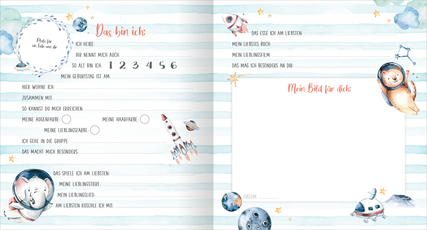 Gezeigt wird eine Innen- oder Zusatzansicht von „Meine ersten Freunde – Fahrzeuge (Aquarell-Optik)“. Die Seite ist in sanften Blau- und Pastelltönen gehalten, mit handgezeichneten Illustrationen von Raketen, Tieren und Planeten. Die typografischen Elemente sind freundlich und verspielt gestaltet, besonders der Abschnitt „Das bin ich“ mit einer auffälligen, roten Schrift. Es gibt ausreichend Platz für Eintragungen, um persönliche Informationen festzuhalten, und ein leeres Feld für...