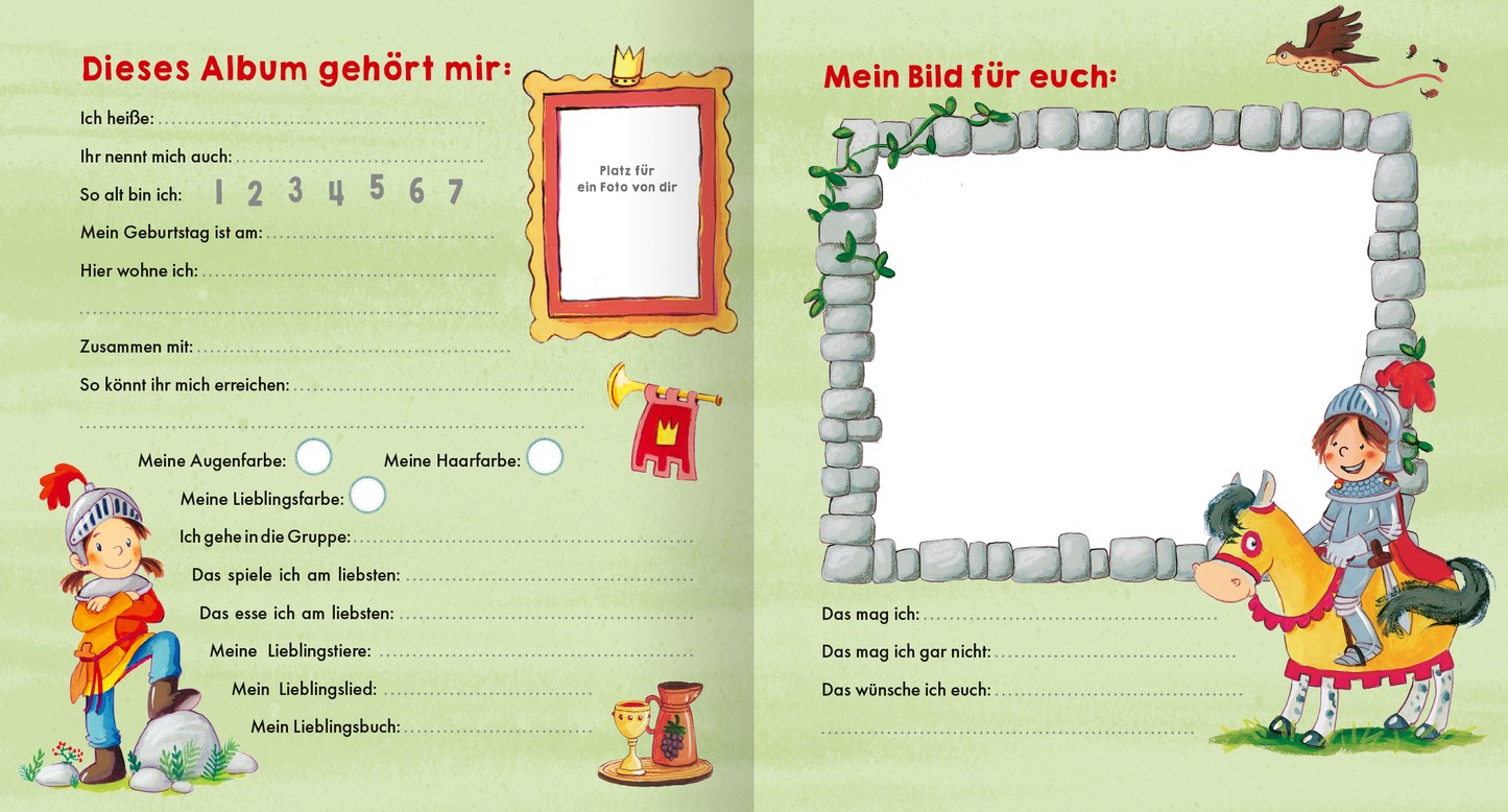 Gezeigt wird eine Innen- oder Zusatzansicht von „Meine Kindergarten-Freunde (Ritter und Ritterin)“. Die Seite enthält einen sanften grünen Hintergrund, eingerahmt von einer steinernen Mauer. Auf der linken Seite befindet sich ein dekorativer, roter Rahmen für persönliche Angaben sowie mehrere Ausfüllfelder für Vorlieben. Am unteren Rand sind bunte Illustrationen von Spielzeug und einem Ritter zu sehen. Rechts bleibt ein Platz für ein Bild, umrahmt von einer Pflanze. Die Schrift ist...