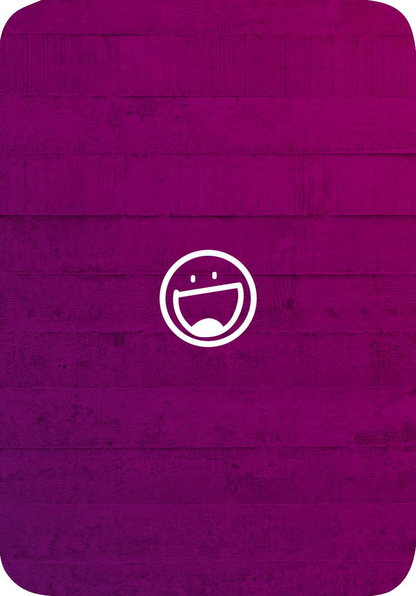 Gezeigt wird eine Innen- oder Zusatzansicht von „Bloß nicht lachen“. Der Hintergrund ist in einem kräftigen Purpurton gehalten, der anregend und lebhaft wirkt. In der Mitte prangt ein einfaches, weißes Smiley-Gesicht, das fröhlich wirkt und zur Interaktion einlädt. Die Typografie ist modern und klar, ohne überflüssige Verzierungen, was die Zugänglichkeit fördert und den verspielten Charakter des Produkts unterstreicht.