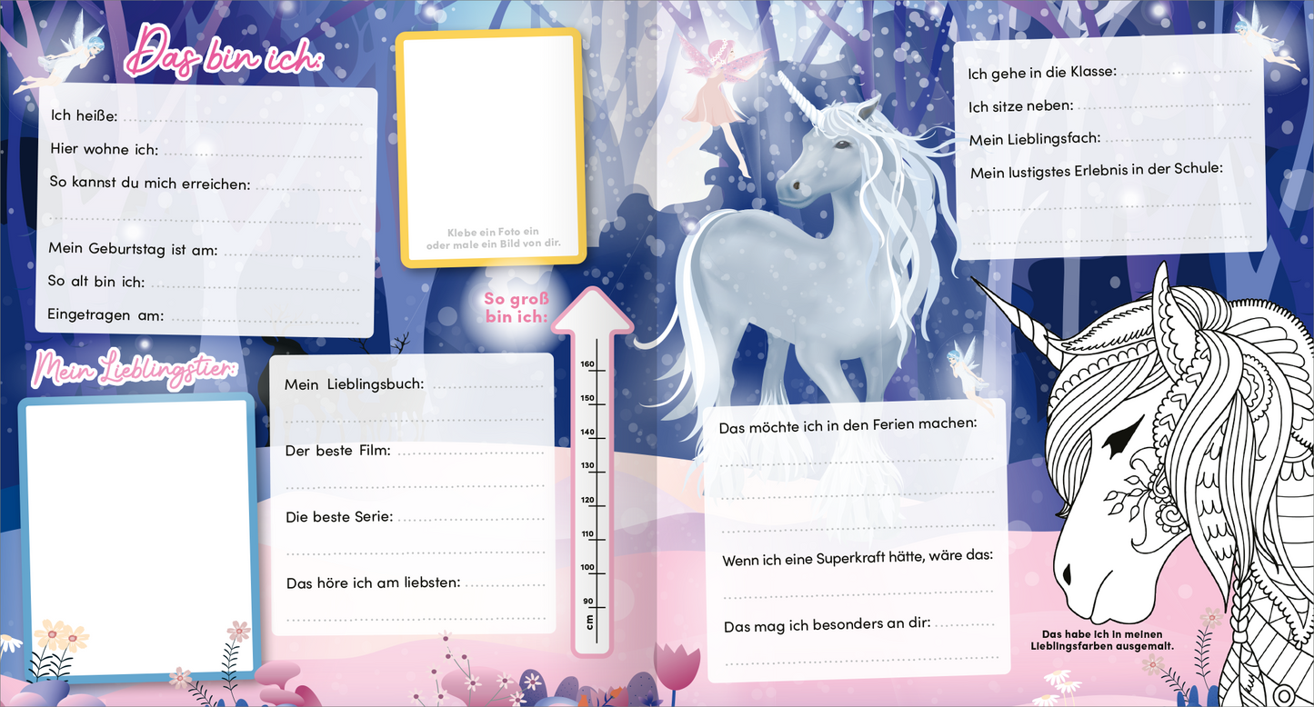 Gezeigt wird eine Innen- oder Zusatzansicht von „Meine Schulfreunde – Einhorn“. Die Doppelseite zeigt eine farbenfrohe, märchenhafte Landschaft mit einem weißen Einhorn, das im Vordergrund steht. Der Hintergrund ist in sanften Rosa- und Blautönen gehalten und zeigt glitzernde Sterne. Auf der linken Seite befinden sich Beschriftungen in verspielter, kindgerechter Schrift, verbunden mit leeren Feldern für persönliche Angaben. Decorative Elemente wie Pflanzen und ein Mäusefreund...