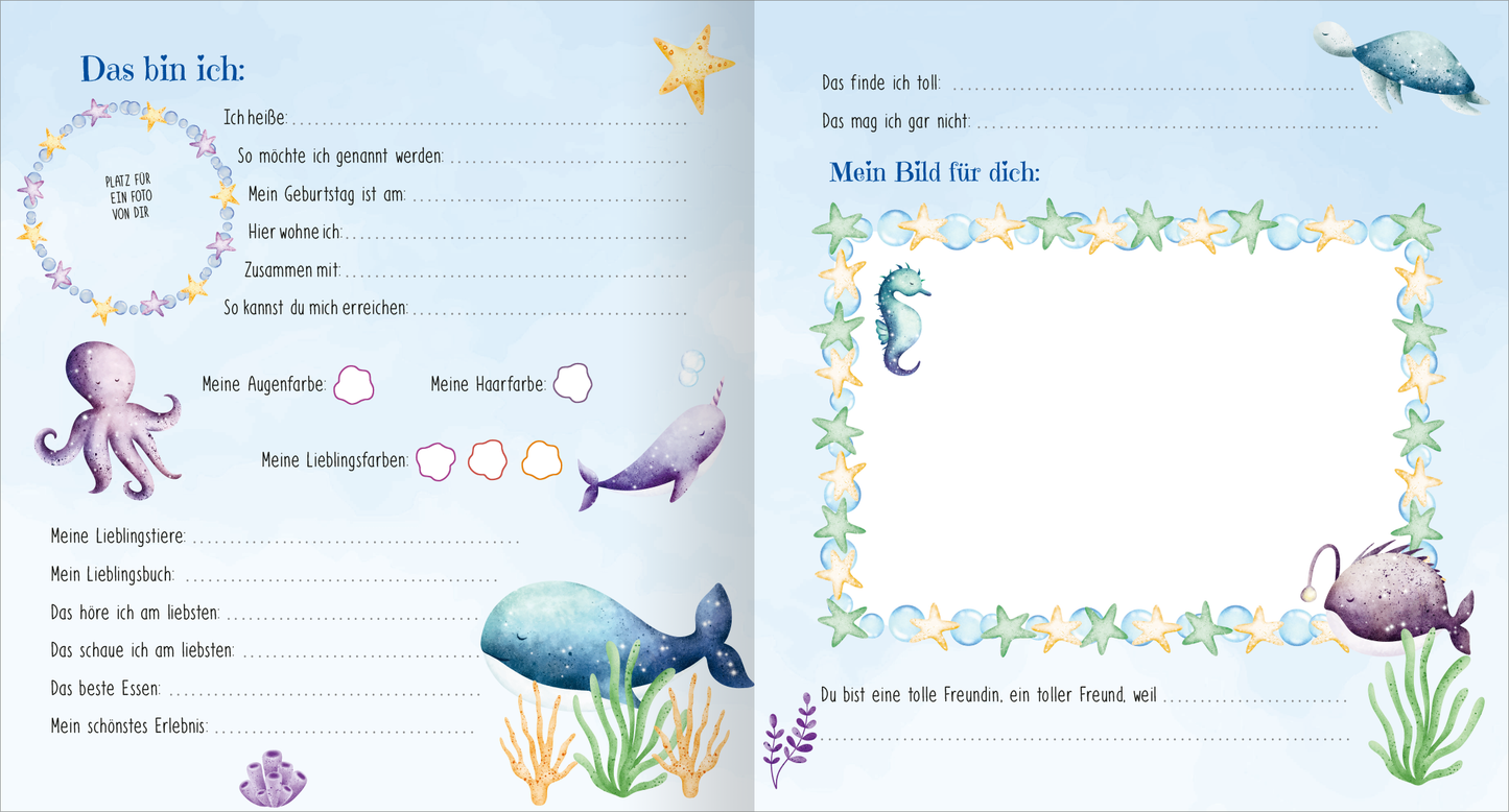 Gezeigt wird eine Innenansicht von „Meine liebsten Freunde – Meerjungfrau“. Die Seite hat einen sanften blauen Hintergrund mit maritimen Illustrationen wie einem Tintenfisch, einer Wal, Seesternen und Korallen in sanften Pastellfarben. Überschriften sind in einer verspielten Schriftart gehalten, während die Textfelder klare Linien und ausreichend Platz bieten, um persönliche Informationen einzutragen. Umrahmungen um die Bilder fügen zusätzliche Farbe und Lebensfreude hinzu, während...