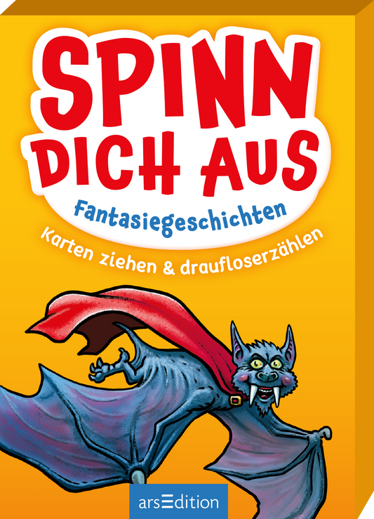 Die dreidimensionale Kartenbox zeigt einen orangefarbenen Hintergrund mit dem Titel „SPINN DICH AUS“ in großen, roten Buchstaben. Darunter steht in blauer Schrift „Fantasiegeschichten“. Eine lustige Fledermaus mit rotem Umhang und großen Reiszähnen fliegt unter dem Titel vorbei. Ganz unten mittig steht der Logoschriftzug von arsEdition.