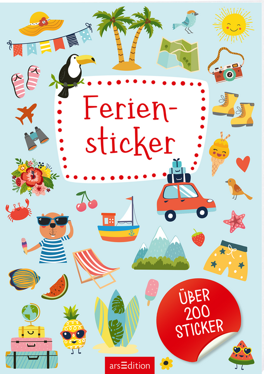 Das Cover zeigt eine lebendige, hellblaue Hintergrundfarbe, die mit bunten Illustrationen von Ferienmotiven wie Palmen, einem Tucan, einem Auto, einer Kamera und verschiedenen Trachten geschmückt ist. In der Mitte steht in großer, roter Schrift das Wort „Ferien-sticker“, umrahmt von einer gepunkteten Linie. Am unteren Rand befindet sich ein knallroter Button mit der Aufschrift „ÜBER 200 STICKER“. Ganz unten mittig steht der Logoschriftzug von arsEdition.