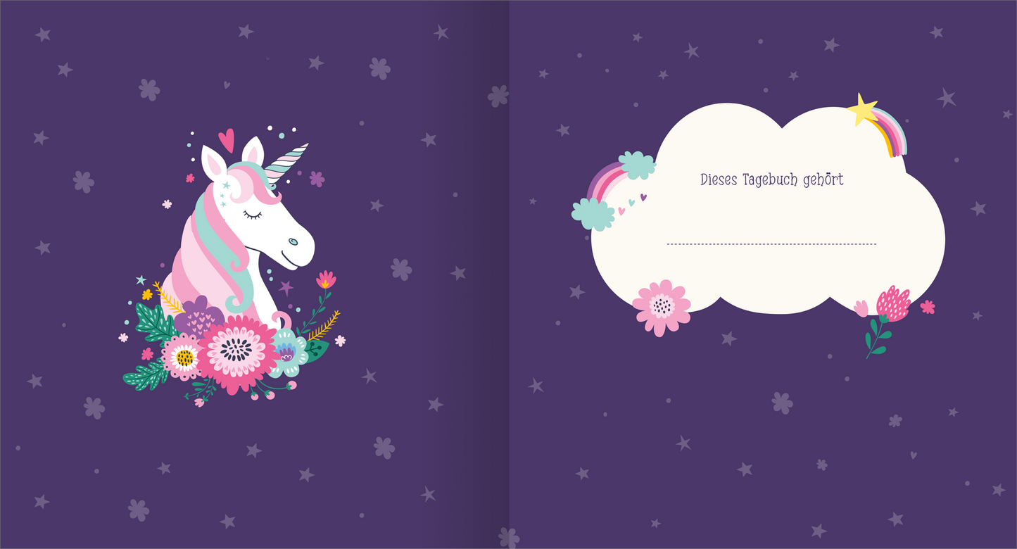 Gezeigt wird eine Innen- oder Zusatzansicht von „Mein Tagebuch – Einhorn (mit Schloss)“. Die Doppelseite zeigt einen lila Hintergrund mit weißen Sternen. Links ist ein freundliches Einhorn mit buntem, geschwungenem Horn und einer Blumenverzierung zu sehen. Rechts befindet sich ein wolkenförmiges Feld mit dem Text „Dieses Tagebuch gehört…“, das Platz für einen Namen bietet. Sanfte Pastellfarben und eine verspielte Schriftart verleihen der Seite eine fröhliche, einladende...
