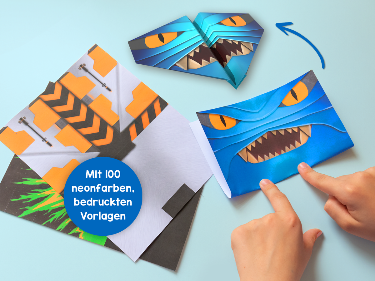 Gezeigt wird eine Innen- oder Zusatzansicht von „100 coole Neon-Papierflieger“. Die Vorlage zeigt eine Auswahl an bunten, neonfarbenen Papierelementen, darunter auffällige Blau- und Orangetöne. Im Vordergrund sind Hände zu sehen, die einen Papierflieger zusammensetzen. Eine runde Grafik beschreibt die 100 bedruckten Vorlagen. Die dynamischen Formen und lebhaften Farben fördern die Kreativität und das Interesse an Papierflugzeugen.