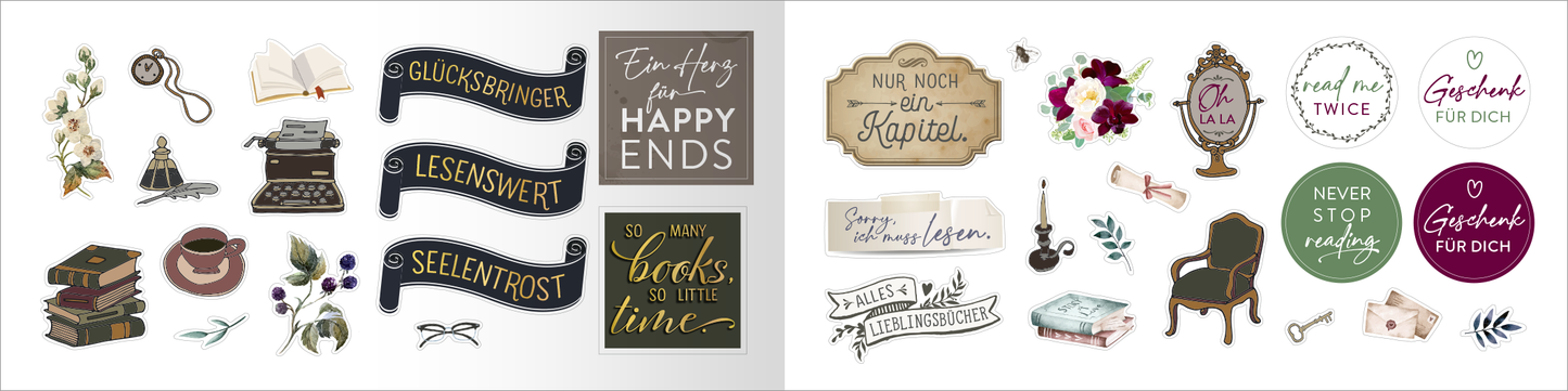 Gezeigt wird eine Innen- oder Zusatzansicht von „myNOTES Papeterie: Stickerheft Romance“. Die Ansicht umfasst eine Vielzahl von liebevoll gestalteten Stickern in sanften Farben wie Rosa, Lila und Weiß. Zentrale Motive sind Bücher, eine Schreibmaschine und florale Elemente. Typografische Sticker mit Texten wie „Glücksbinger“ und „Lesenswert“ sind in einer eleganten Schriftart gestaltet. Die Gesamtkomposition strahlt eine romantische und verträumte Atmosphäre aus.