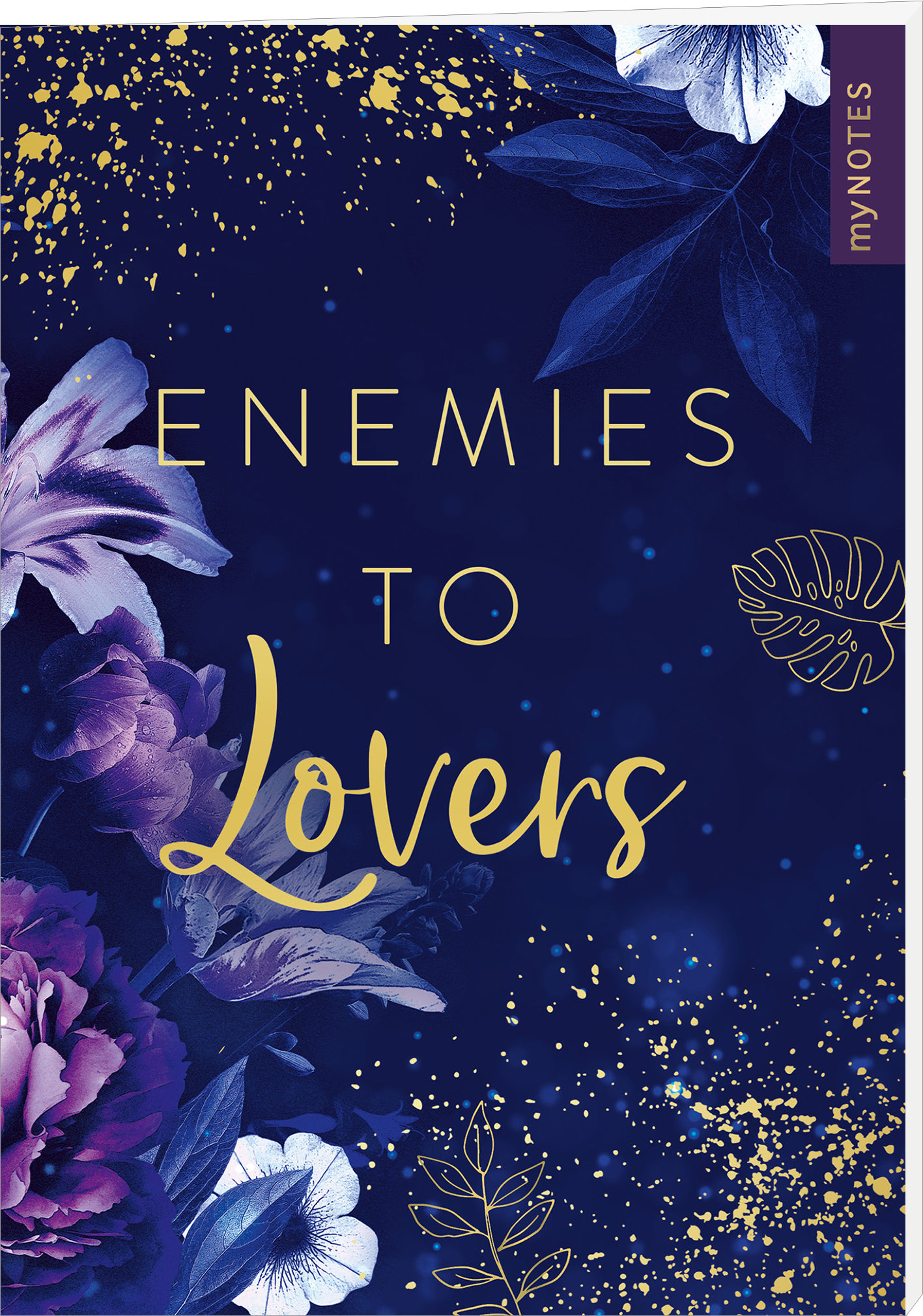 Das Buchcover zeigt einen tiefblauen Hintergrund, der mit goldenen Akzenten und zarten, pastellfarbenen Blumen, insbesondere Pfingstrosen und Blättern, verziert ist. Der Titel „ENEMIES TO LOVERS“ ist in eleganter, goldener Schrift in der Mitte des Covers platziert, wobei „ENEMIES“ kleiner und „LOVERS“ größer geschrieben ist. In der oberen rechten Ecke befindet sich der Hinweis „myNOTES“. Ganz unten mittig steht der Logoschriftzug von arsEdition.