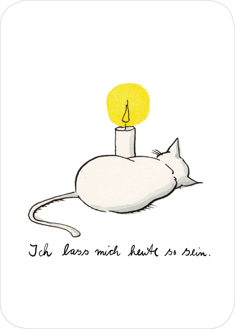 Gezeigt wird eine Innen- oder Zusatzansicht von „Jeden Tag ein Licht für dich“. Die Illustration zeigt eine ruhende, weiße Katze, die sich an eine Kerze mit gelber Flamme anschmiegt. Unter der Katze steht in handschriftlicher, schwarzer Schrift der text „Ich lass mich heut so sein.“ Der Hintergrund ist schlicht und weiß, wodurch die Farben der Katze und der Kerze stark hervortreten. Die Schrift ist freundlich und einladend.