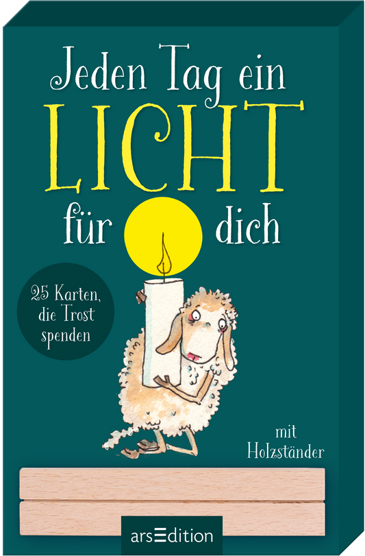 Das Cover zeigt einen sanften, pastellgrünen Hintergrund. In der Mitte prangt der Titel „Jeden Tag ein LICHT für dich“ in großen, gelben Buchstaben. Ein niedliches, cartoonhaftes Schaf hält eine brennende Kerze, die von einem gelben Lichtkreis umgeben ist. Unten links befindet sich ein runder, schwarzer Button mit der Aufschrift „25 Karten, die Trost spenden“. Ganz unten mittig steht der Logoschriftzug von arsEdition.