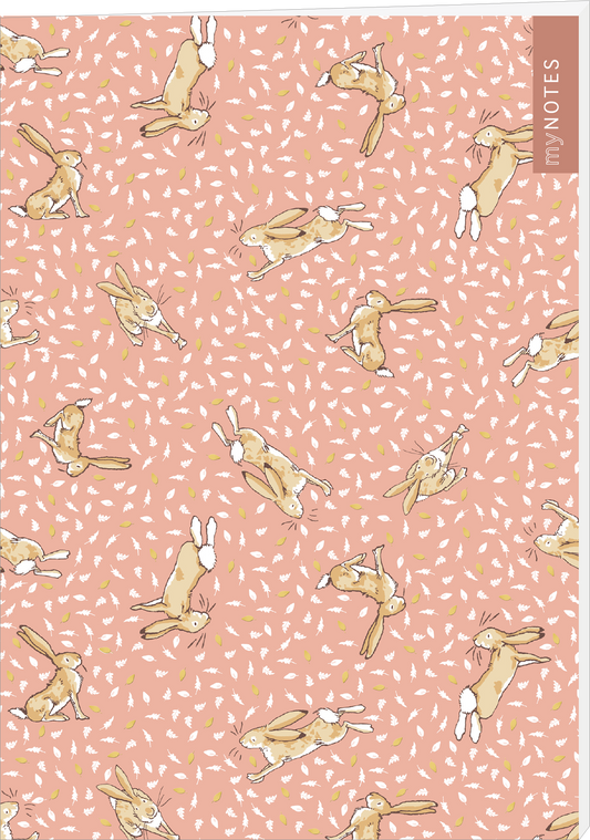 Das Cover zeigt einen sanften, rosafarbenen Hintergrund, der mit Illustrationen von verschiedenen Hasen in neutralen Tönen verziert ist. Die Hasen sind spielerisch angeordnet und vermitteln eine heitere Atmosphäre. Oben rechts befindet sich der Schriftzug „my NOTES“ in einer modernen, klaren Typografie. Ganz unten mittig steht der Logoschriftzug von arsEdition.