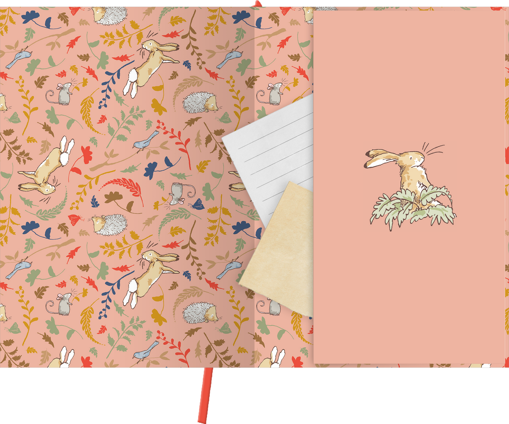 Gezeigt wird eine Innen- oder Zusatzansicht von „myNOTES Papeterie: Weißt du eigentlich, wie lieb ich dich hab? Notizbuch A4“. Der Innenbereich präsentiert ein sanftes, rosafarbenes Muster, durchzogen von bunten, illustrativen Motiven von Tieren und Blättern. Auf der rechten Innenseite ist ein helles, strukturiertes Blatt mit einer feinen Linienführung sichtbar, während eine kleine Illustration eines Hasen in sanften Farben die Ecke ziert. Ein rotes Lesezeichen ergänzt das Design.