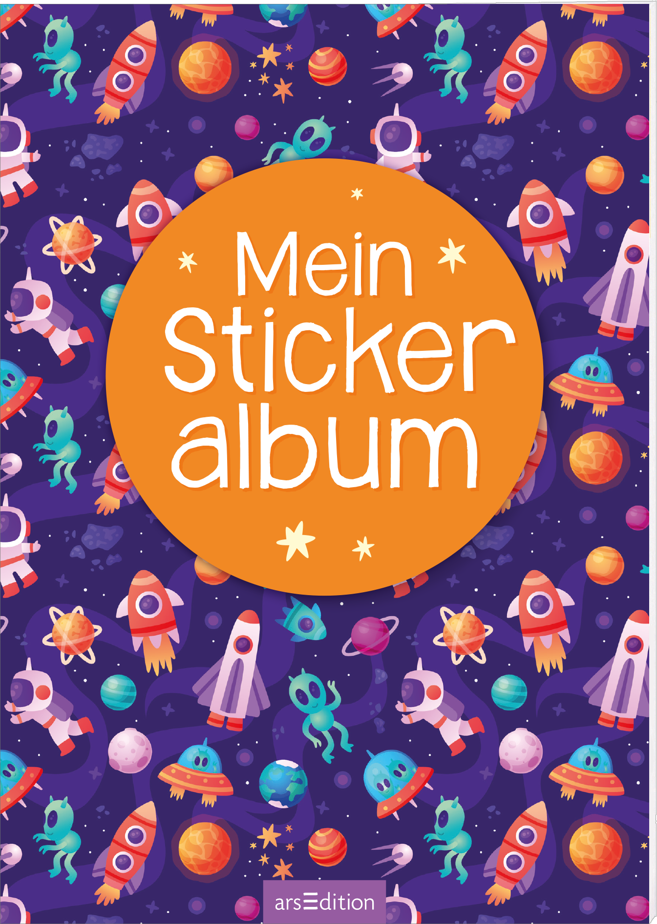 Das Buchcover zeigt einen lebhaften, bunten Hintergrund in lila mit vielen fantasievollen Illustrationen von Weltraummotiven, darunter Raketen, Planeten und grüne Aliens. Im Zentrum befindet sich ein großer, leuchtend oranger Kreis mit dem Titel „Mein Stickeralbum“ in weißer, verspielter Schrift. Die Atmosphäre wirkt einladend und verspielt, ideal für Kinder. Ganz unten mittig steht der Logoschriftzug von arsEdition.