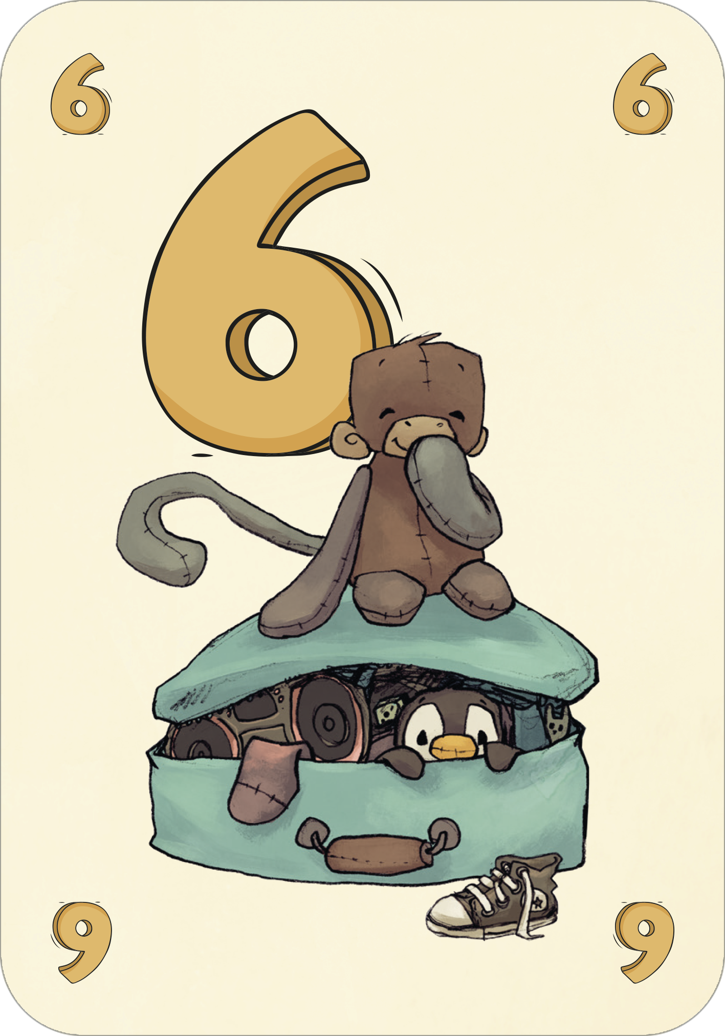 Gezeigt wird eine Innen- oder Zusatzansicht von „Anouk – Mau-Mau“. Die Illustration zeigt eine Karte mit der Zahl „6“ in goldenen Ziffern oben und unten. In der Mitte sitzt ein plüschiger Affe auf einem offenen Koffer, in dem Kleidung und ein Kuschel-Pinguin liegen. Die Hintergrundfarbe ist ein sanftes Creme, was die Figuren hervorhebt.