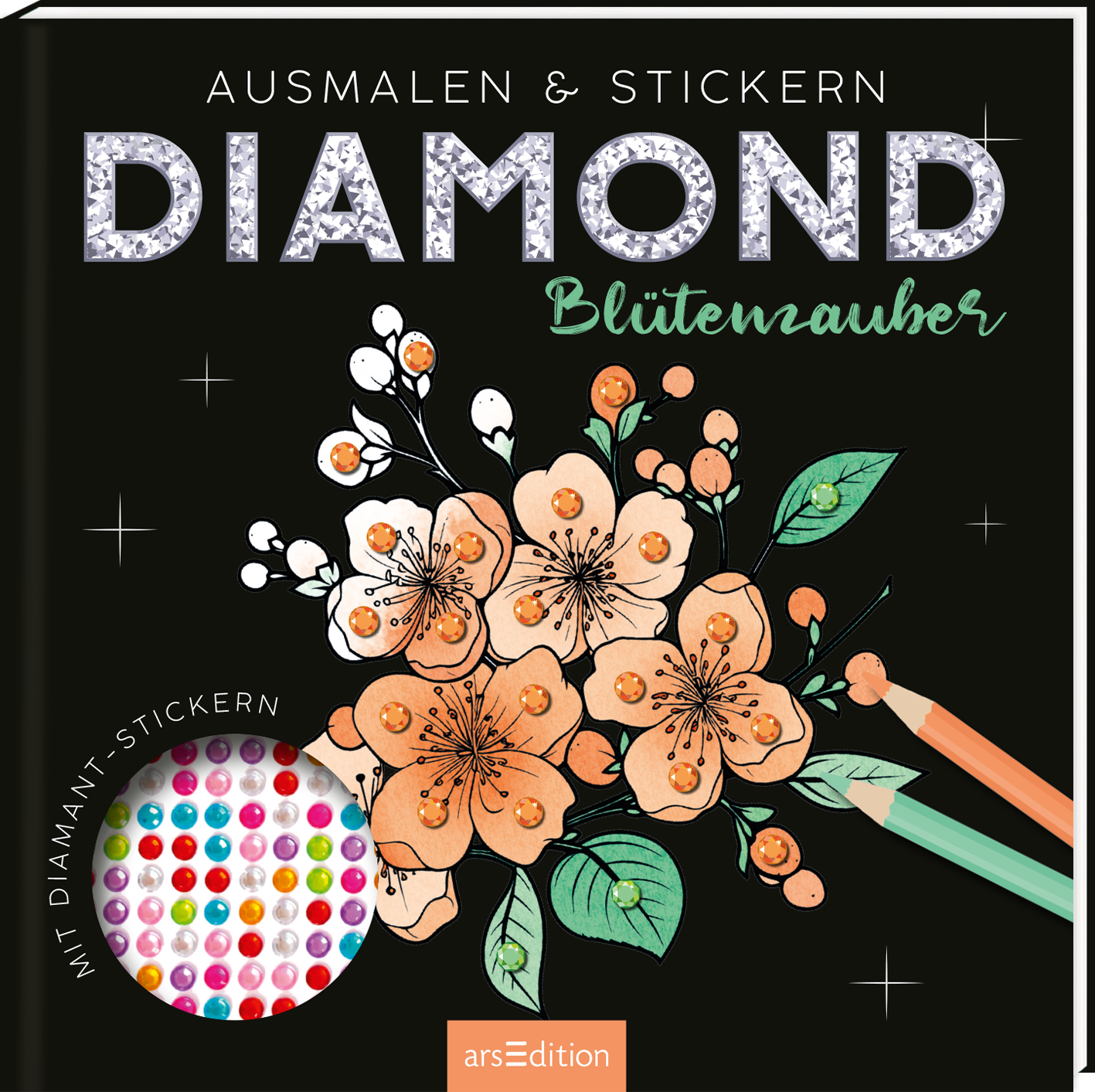 Das Buchcover zeigt einen schwarzen Hintergrund, auf dem groß und glitzernd „DIAMOND“ in silberner Schrift mit Funkeleffekten zu sehen ist. Darunter steht die Aufschrift „Blütenzauber“ in einer freundlichen, handschriftlichen Schrift. Um den Titel gruppieren sich zarte Blumen in verschiedenen Rosatönen und grünen Blättern. Links unten befindet sich eine runde Grafik mit bunten, glitzernden Stickern und dem Hinweis „MIT DIAMANT-STICKERN“. Ganz unten mittig steht der...