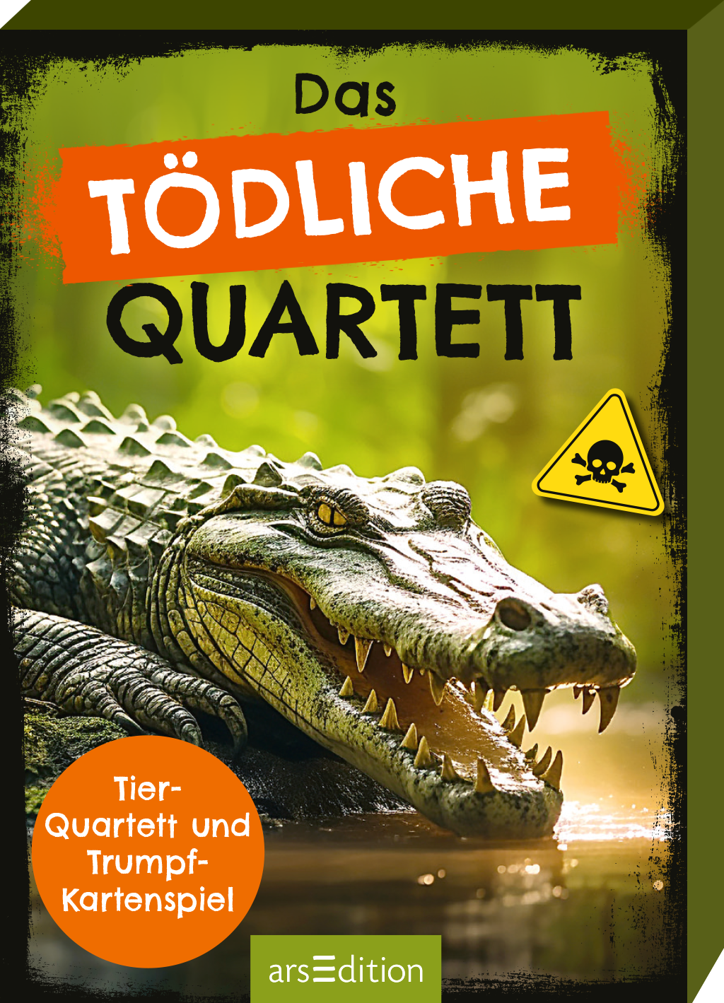 Das Cover von „Das tödliche Quartett“ zeigt einen bedrohlichen Krokodilkopf vor einer verwischten, naturhaften Hintergrundszenerie. Der Titel ist in großen, orangefarbenen Buchstaben oben präsentiert, während „QUARTETT“ in kräftigem Weiß darunter hervorsticht. Ein Warnsymbol mit einem Totenkopf befindet sich am rechten Rand. Unten links steht ein oranger Kreis mit der Beschreibung „Tier-Quartett und Trumpf-Kartenspiel“. Ganz unten mittig steht der Logoschriftzug von arsEdition.