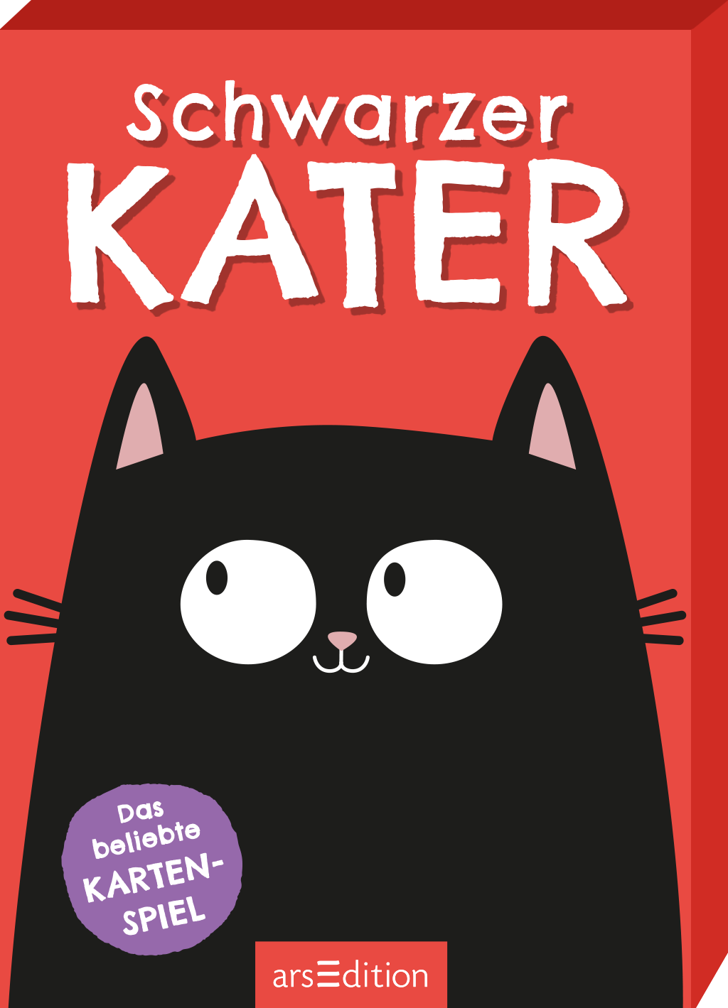 Das Cover zeigt einen großen, cartoonhaften schwarzen Kater mit großen, runden Augen und einem freundlichen Gesichtsausdruck. Der Hintergrund ist in einem leuchtenden Rot gehalten, was eine fröhliche Atmosphäre vermittelt. Über dem Kater steht in auffälliger, weißer Typografie der Titel „Schwarzer KATER“. Unten links befindet sich ein grauer Button mit dem Text „Das beliebte KARTEN-SPIEL“. Ganz unten mittig steht der Logoschriftzug von arsEdition.
