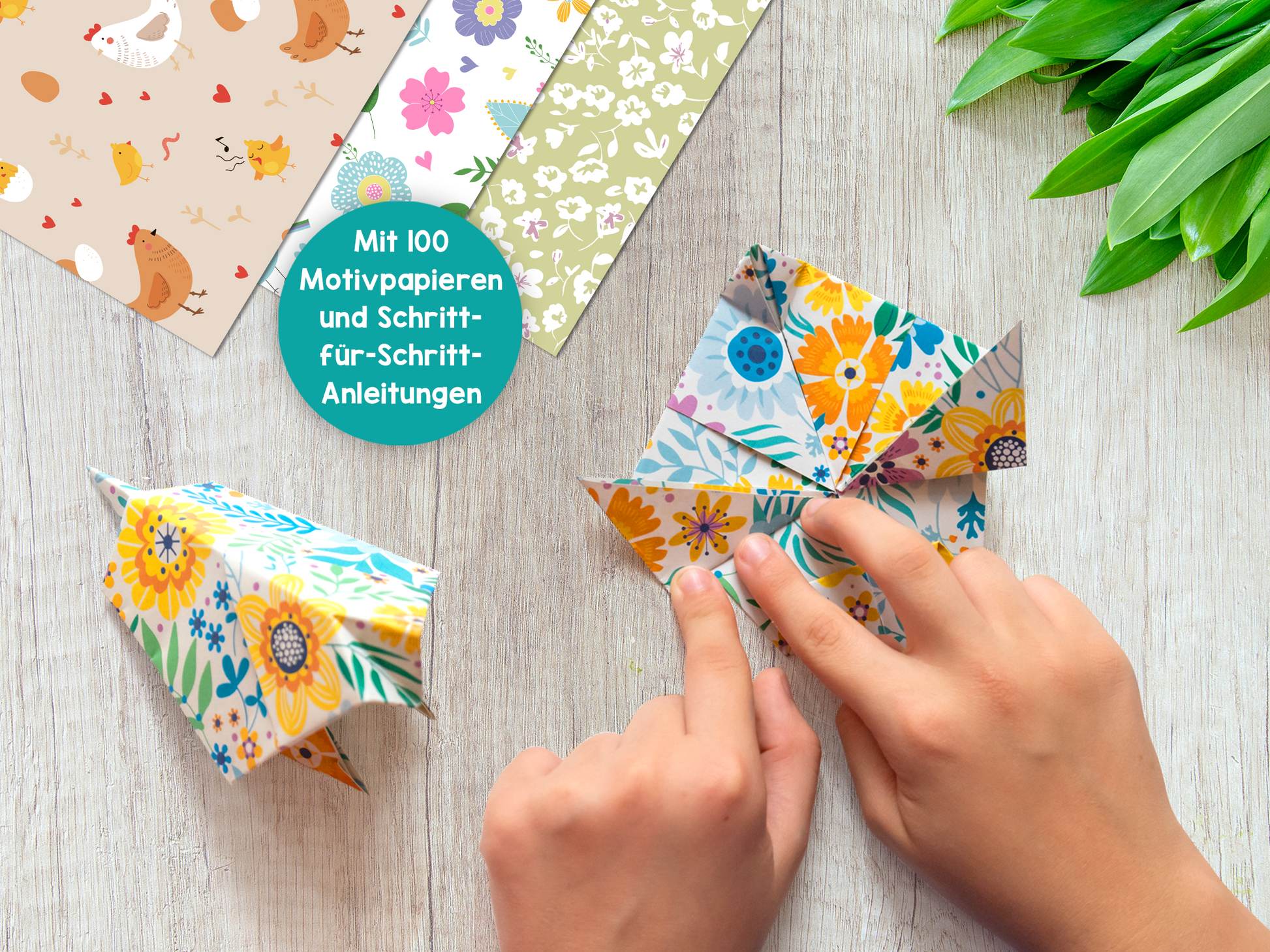 Gezeigt wird eine Innen- oder Zusatzansicht von „Frühlings-Origami“. Die Darstellung zeigt zwei Hände, die an farbenfrohen Origami-Faltarbeiten aus buntem Motivpapier arbeiten. Im Hintergrund sind verschiedene Papierdesigns mit floralen und tierischen Motiven sichtbar. Ein grüner kreisförmiger Aufkleber verkündet, dass das Produkt „100 Motivpapiere und Schritt-für-Schritt-Anleitungen“ umfasst. Die Farben sind lebhaft und fröhlich, und die Typografie ist klar und gut lesbar.