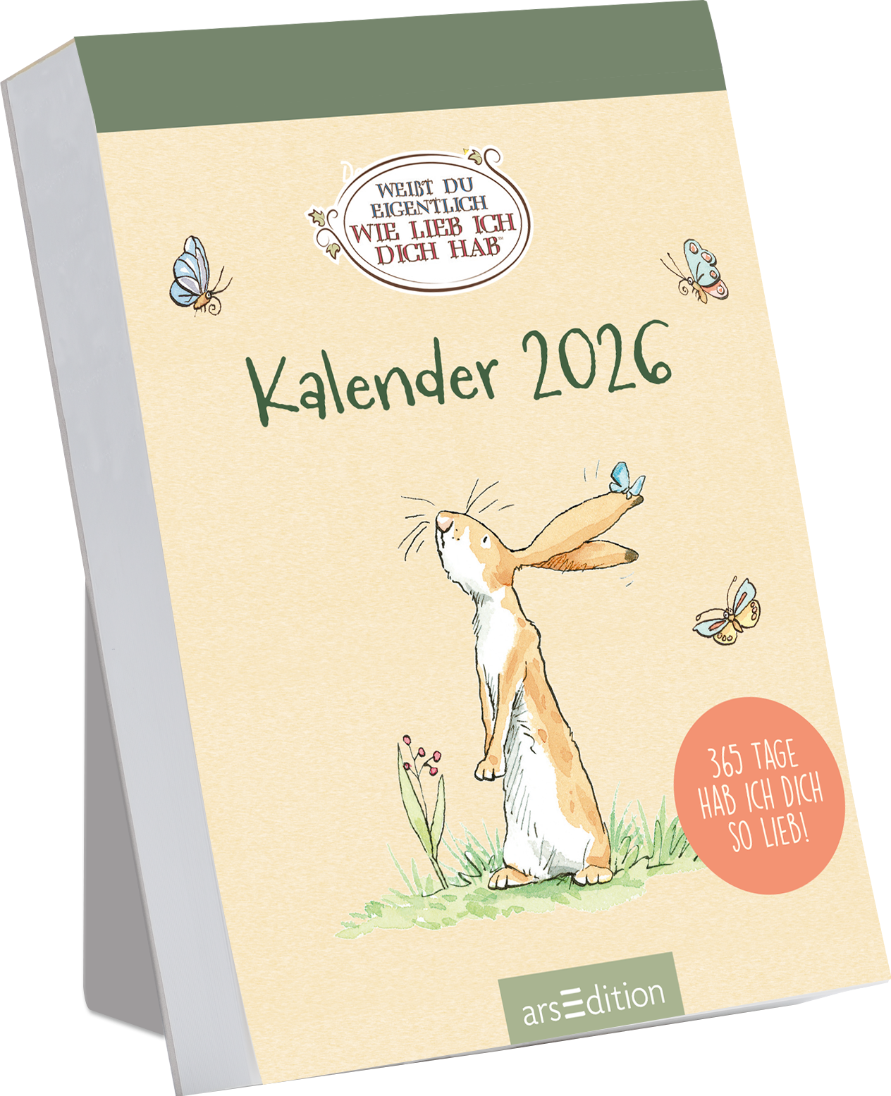 Das Buchcover zeigt einen niedlichen, illustrativen Hasen, der neugierig aufrecht steht und in die Höhe blickt. Um ihn herum fliegen zarte blaue Schmetterlinge, während im Hintergrund helle grüne Pflanzen angedeutet sind. Der Titel „Kalender 2026“ ist in geschwungener, grüner Schrift platziert, während der rote, kreisförmige Button „365 TAGE HAB' ICH DICH SO LIEB!“ hervorsticht. Ganz oben mittig steht der Schriftzug „WIE LIEBST DU EIGENTLICH...“. Ganz unten mittig steht...