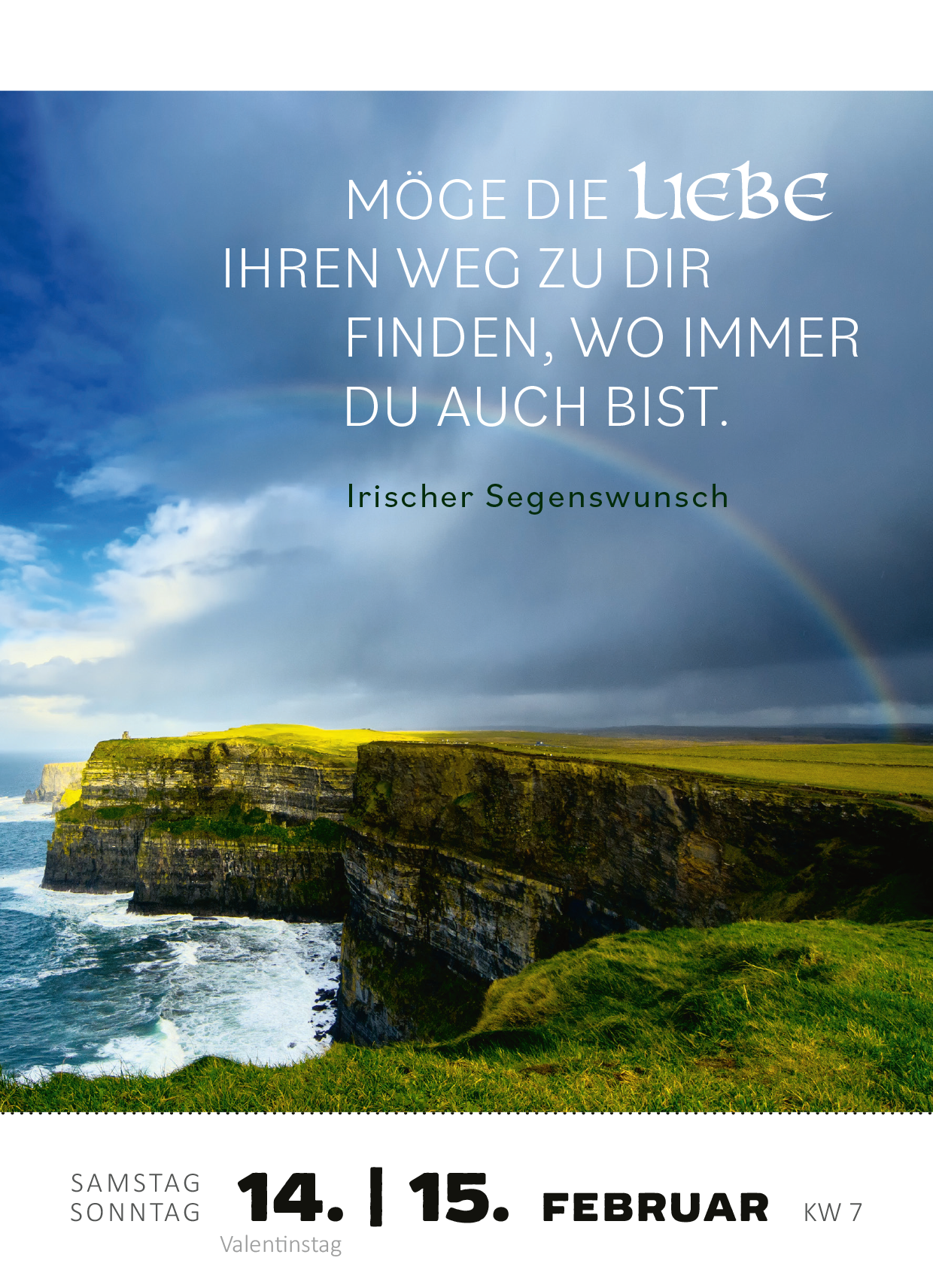 Gezeigt wird eine Innen- oder Zusatzansicht von „Abreißkalender Irische Segenswünsche 2026“. Im Vordergrund steht ein irischer Segenswunsch, der in einer eleganten, geschwungenen Schriftart in Weiß hervorgehoben ist. Der Hintergrund zeigt eine beeindruckende Küstenlandschaft mit grünen Klippen und einem blauen Himmel, durchzogen von einem Regenbogen. Unterhalb sind das Datum und der Wochentag in klarer, dunkelgrauer Typografie abgedruckt, was einen harmonischen Gesamteindruck...