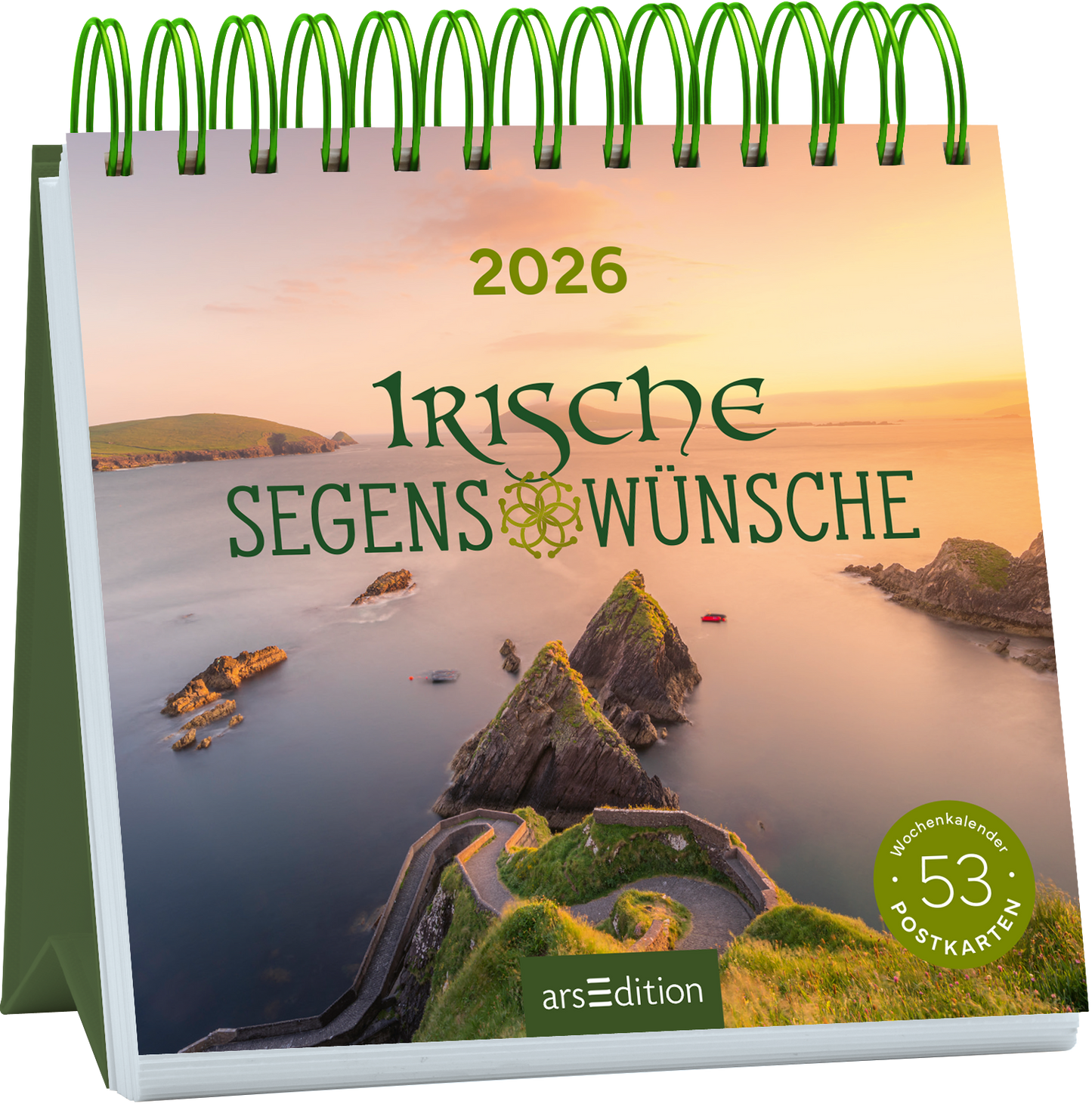Das Cover zeigt eine malerische Küstenlandschaft Irlands bei Sonnenaufgang, mit sanften Hügeln und einer ruhigen Meeresoberfläche. Der Titel „Irische Segenswünsche“ ist in geschwungener, grüner Schrift über dem Bild platziert. Darüber befindet sich die Jahreszahl „2026“ in einer klaren, modernen Schrift. Ein gelbes Etikett am unteren rechten Rand weist auf „53 Postkarten“ hin. Ganz unten mittig steht der Logoschriftzug von arsEdition.