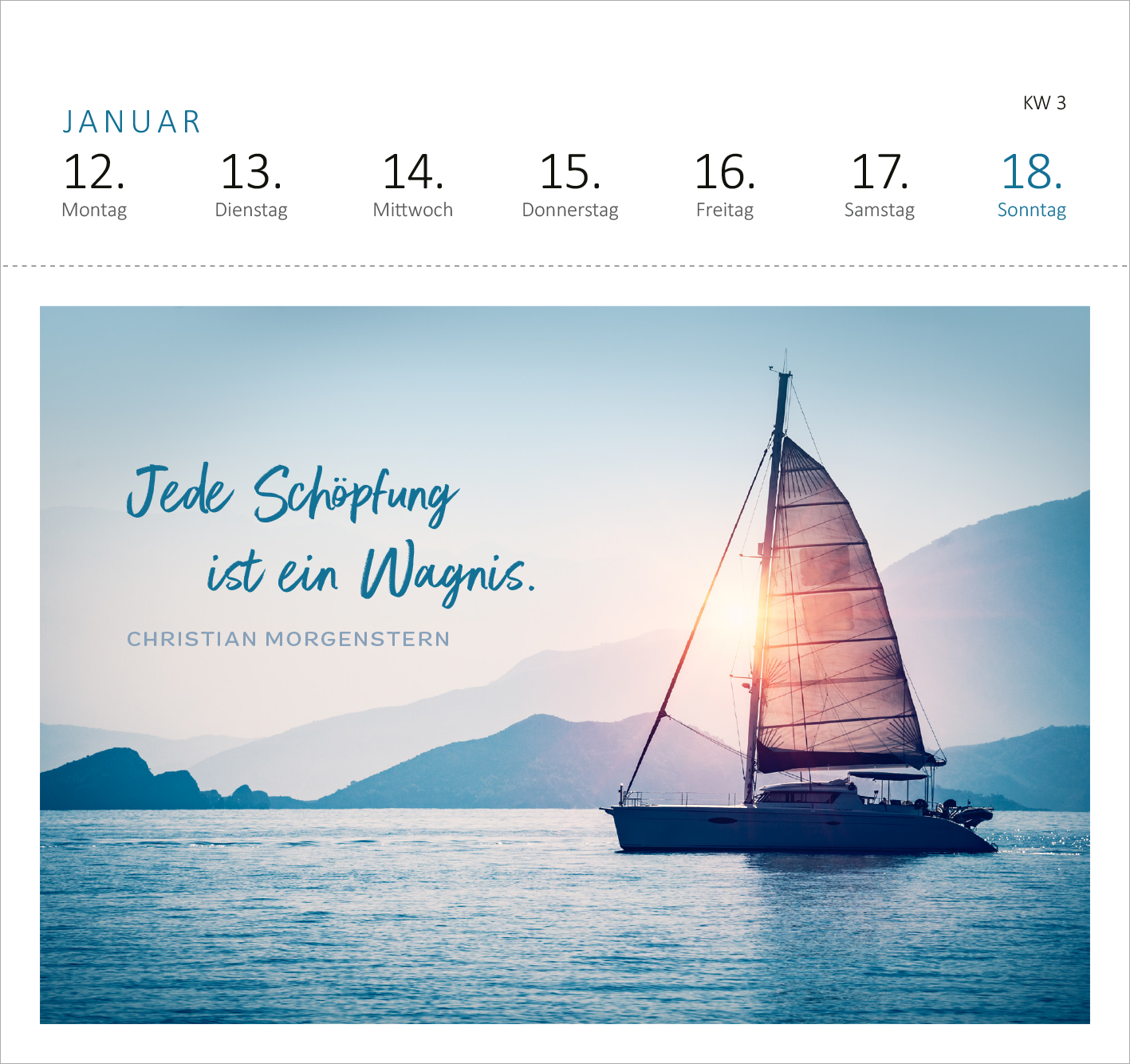 Gezeigt wird eine Innenansicht von „Postkartenkalender 365 Tage Achtsamkeit 2026“. Der Kalender präsentiert eine ruhige Hafenlandschaft mit einem Segelboot im Vordergrund, umgeben von sanften, blauen Farbtönen. Im unteren Bereich steht der inspirierende Spruch „Jede Schöpfung ist ein Wagnis.“ in geschwungener, hellblauer Schrift. Der Autor „CHRISTIAN MORGENSTERN“ ist in schlichter, grauer Typografie darunter platziert. Die Datumsangaben sind übersichtlich angeordnet und die...