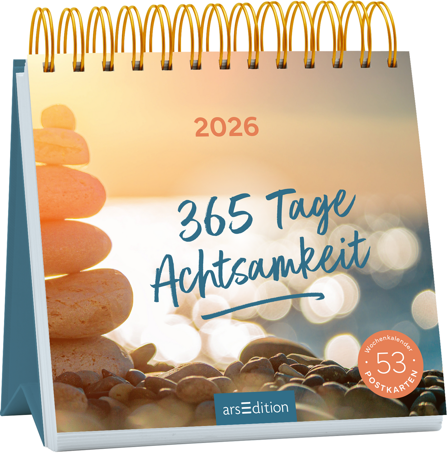 Das Buchcover zeigt eine sanfte, unscharfe Darstellung eines Strandes mit glatten Steinen, überlagert von leichten Lichtreflexionen. In der oberen linken Ecke steht „2026“ in einer hellen Schrift. Der Titel „365 Tage Achtsamkeit“ ist in einer eleganten, blauen Schrift gestaltet und strahlt Ruhe aus. Unten rechts befindet sich ein runder Button mit der Aufschrift „53 Postkarten“ in einem sanften Orange. Ganz unten mittig steht der Logoschriftzug von arsEdition.