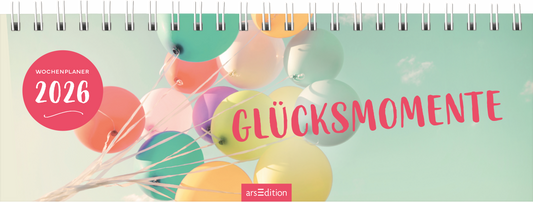Ein helles, fröhliches Cover voller bunter Luftballons in verschiedenen Pastellfarben setzt den zentralen Fokus. Der Titel „GLÜCKSMOMENTE“ ist in großer, pinker Schrift platziert und strahlt Lebensfreude aus. Oben links befindet sich ein roter Button mit dem Text „WOCHENPLANER 2026“. Die gesamte Atmosphäre vermittelt Leichtigkeit und Optimismus. Ganz unten mittig steht der Logoschriftzug von arsEdition.