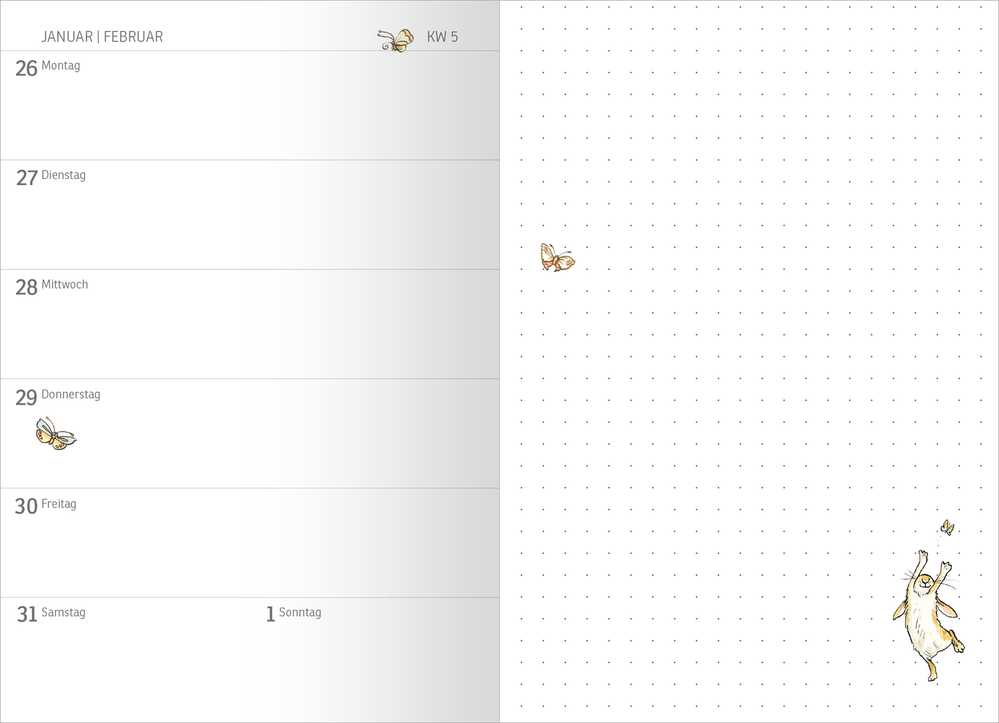 Gezeigt wird eine Innen- oder Zusatzansicht von „Buchkalender Weißt du eigentlich, wie lieb ich dich hab? 2026“. Die linke Seite zeigt einen Wochenkalender mit klaren, grauen Linien für die Wochentage, während die rechte Seite ein leeres, punktiertes Raster bietet. Dezente Illustrationen von Schmetterlingen und einem glücklichen Kaninchen sorgen für verspielte Akzente. Die Farbpalette ist hell und freundlich, überwiegend in sanften Beigetönen gehalten, unterstützt von einer klaren...