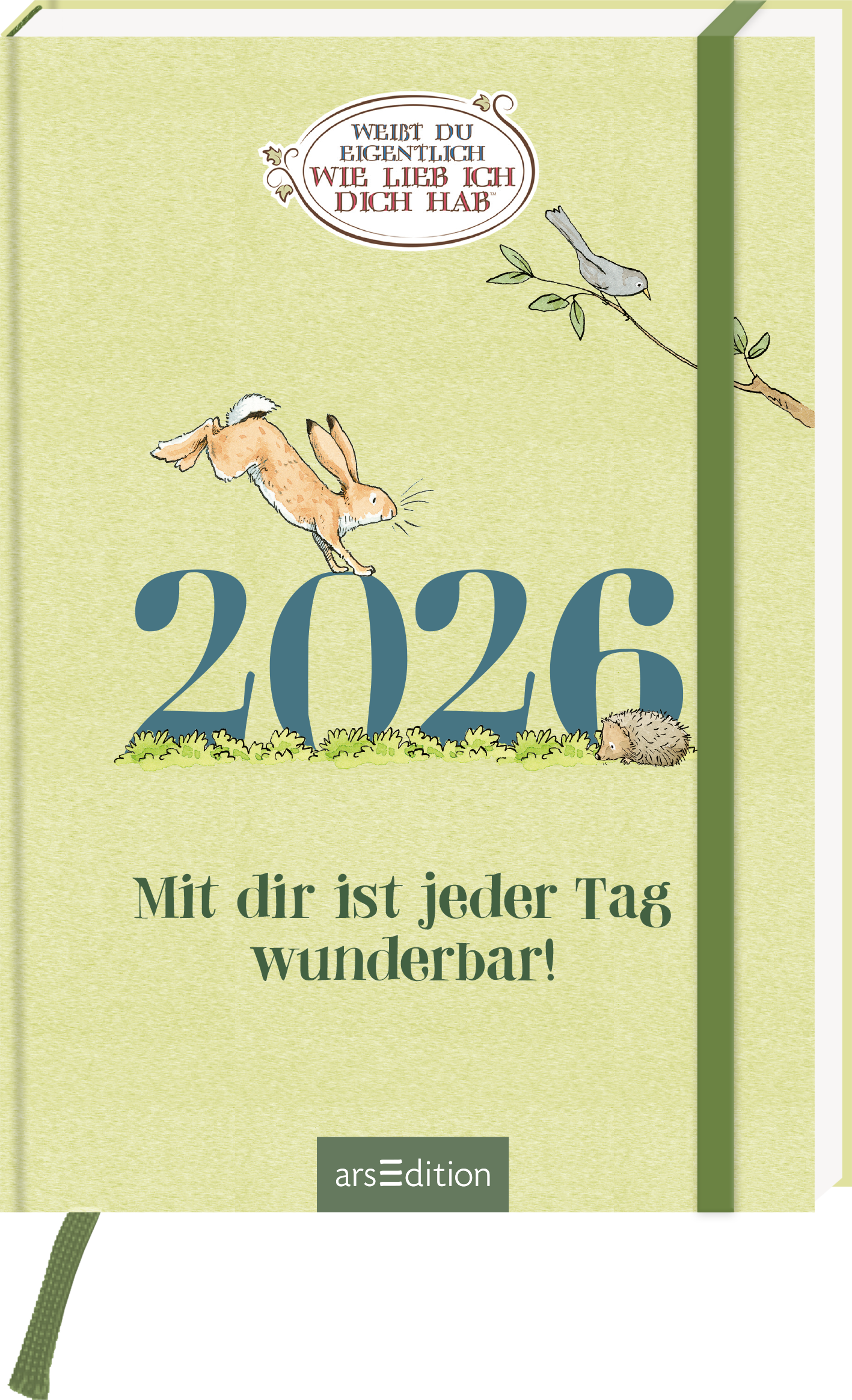Das Buchcover ist in einem sanften, hellgrünen Farbton gehalten. In der Mitte springt ein niedlicher Hase über den Jahreszahl „2026“, die in großen, blauen Ziffern dargestellt ist. Darunter steht der Schriftzug „Mit dir ist jeder Tag wunderbar!“ in einer verspielten Schriftart. Oberhalb des Hasen befindet sich eine Sprechblase mit dem Text „WEISST DU EIGENTLICH WIE LIEB ICH DICH HAB“. Ganz unten mittig steht der Logoschriftzug von arsEdition.