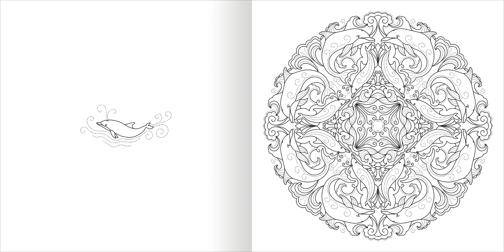 Gezeigt wird eine Innen- oder Zusatzansicht von „Mandala-Zauber – Am Meer“. Auf der linken Seite schwimmt ein kleiner Delfin, umgeben von sanften Wellenlinien. Auf der rechten Seite entfaltet sich ein detailliertes Mandala, das von Meeresmotiven wie Fischen und Wellenelementen geprägt ist. Die Zeichnungen sind in Schwarz auf hellem Hintergrund gehalten, wodurch eine ruhige und harmonische Stimmung entsteht.