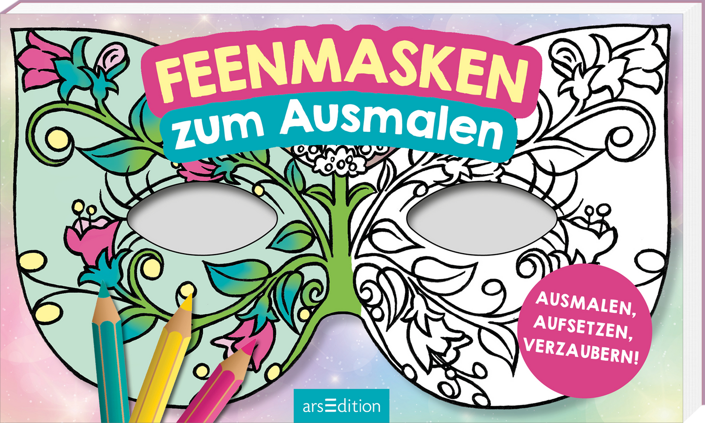 Auf dem Cover ist eine große, farbenfrohe Feenmaske abgebildet, die von floralen Mustern umgeben ist. Die Hauptfarben sind sanfte Töne in Weiß, Grün und Rosa. Der Titel „FEENMASKEN“ erscheint in markantem Pink, während „zum Ausmalen“ in leuchtendem Blau darunter steht. Daneben sind Buntstifte in verschiedenen Farben positioniert. Oben rechts befindet sich ein runder Button mit dem Text „AUSMALEN, AUFSETZEN, VERZAUBERN!“. Ganz unten mittig steht der Logoschriftzug von arsEdition.