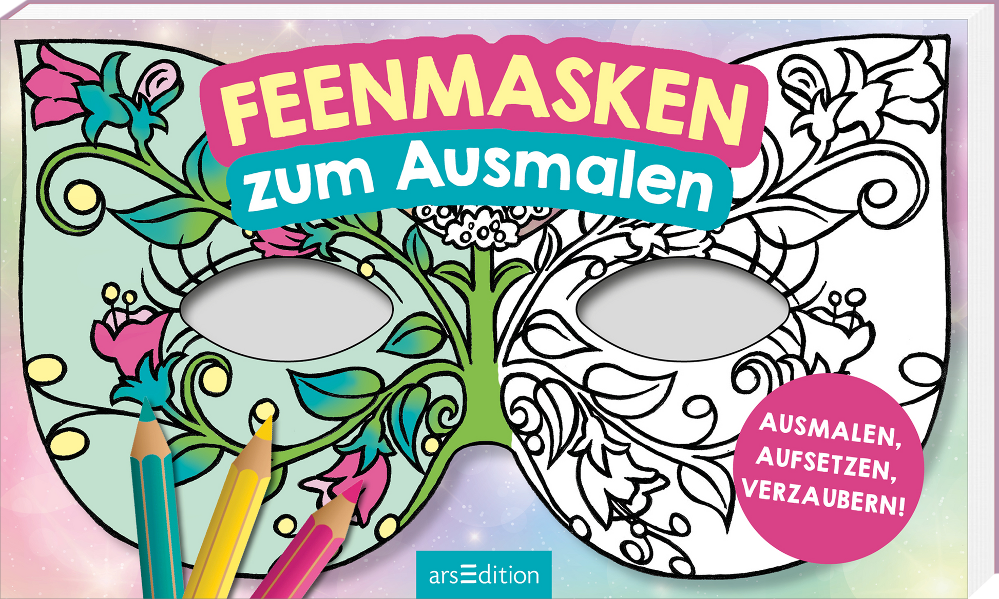Auf dem Cover ist eine große, farbenfrohe Feenmaske abgebildet, die von floralen Mustern umgeben ist. Die Hauptfarben sind sanfte Töne in Weiß, Grün und Rosa. Der Titel „FEENMASKEN“ erscheint in markantem Pink, während „zum Ausmalen“ in leuchtendem Blau darunter steht. Daneben sind Buntstifte in verschiedenen Farben positioniert. Oben rechts befindet sich ein runder Button mit dem Text „AUSMALEN, AUFSETZEN, VERZAUBERN!“. Ganz unten mittig steht der Logoschriftzug von arsEdition.