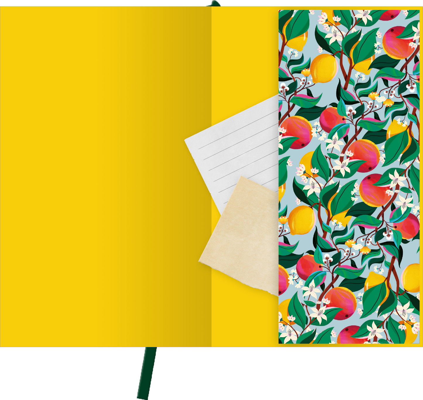 Gezeigt wird eine Innen- oder Zusatzansicht von „myNOTES Papeterie: Notizbuch A6 Farben des Sommers“. Die Innenseite präsentiert ein strahlendes gelbes Cover mit einem sanften Farbverlauf. Rechts ist ein fröhliches, blühendes Muster mit roten Früchten und grünen Blättern auf einem hellblauen Hintergrund zu sehen. In der Mitte liegen einige Blätter, darunter ein lineiertes Blatt und ein etwas dickeres, beiges Blatt. Die Textelemente sind klar strukturiert und leicht lesbar.