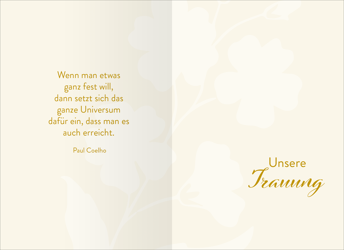 Gezeigt wird eine Innenansicht von „Für immer wir beide“. Der Hintergrund ist in einem sanften Cremefarbton gehalten, überlagert von dezenten, blass-weißen Pflanzenmotiven. Links befindet sich ein Zitat von Paul Coelho in eleganter, goldener Typografie, das gut lesbar ist. Auf der rechten Seite steht in geschwungener Schrift das Wort „Traumung“ ebenfalls in Gold, was dem Design eine hochwertige Anmutung verleiht.