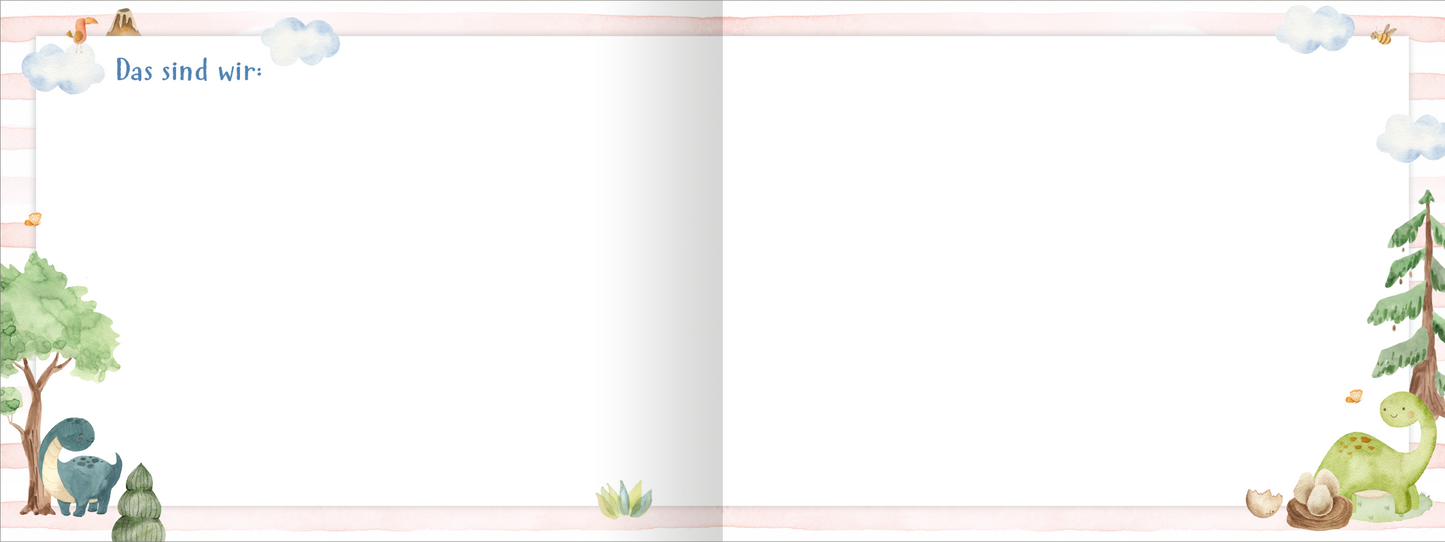 Gezeigt wird eine Innenansicht von „Alle meine Freunde – Dino“. Die Doppelseite ist sanft in Pastelltönen gehalten, mit einem zarten Streifenmuster als Rahmen um die sonst weiße Doppelseite, auf der viel Platz für Zeichnungen zur Verfügung steht. Links befindet sich der Schriftzug „Das sind wir“ in einer hellblauen Schrift. Auf der rechten Seite sind Illustrationen von einem Baum und einer grünen Dinosaurierfigur zu sehen. Am linken Rand befindet sich ein weiterer Baum, neben dem...