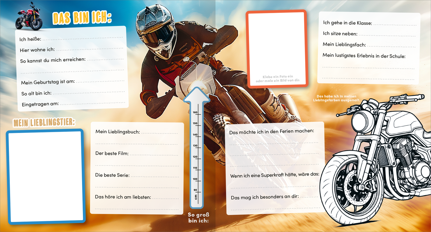 Gezeigt wird eine Innenansicht von „Meine Schulfreunde – Monstertruck“. Der Hintergrund zeigt einen aufregenden Motocross-Fahrer in Aktion, umgeben von warmen Orangetönen und hellem Blau. Im oberen Bereich befinden sich verschiedene Textfelder, die in Form von Kästchen angeordnet sind und Platz für persönliche Informationen bieten. Die Typografie ist modern und gut lesbar, mit klaren Überschriften und ausreichend Raum zwischen den Elementen, um die Übersichtlichkeit zu...